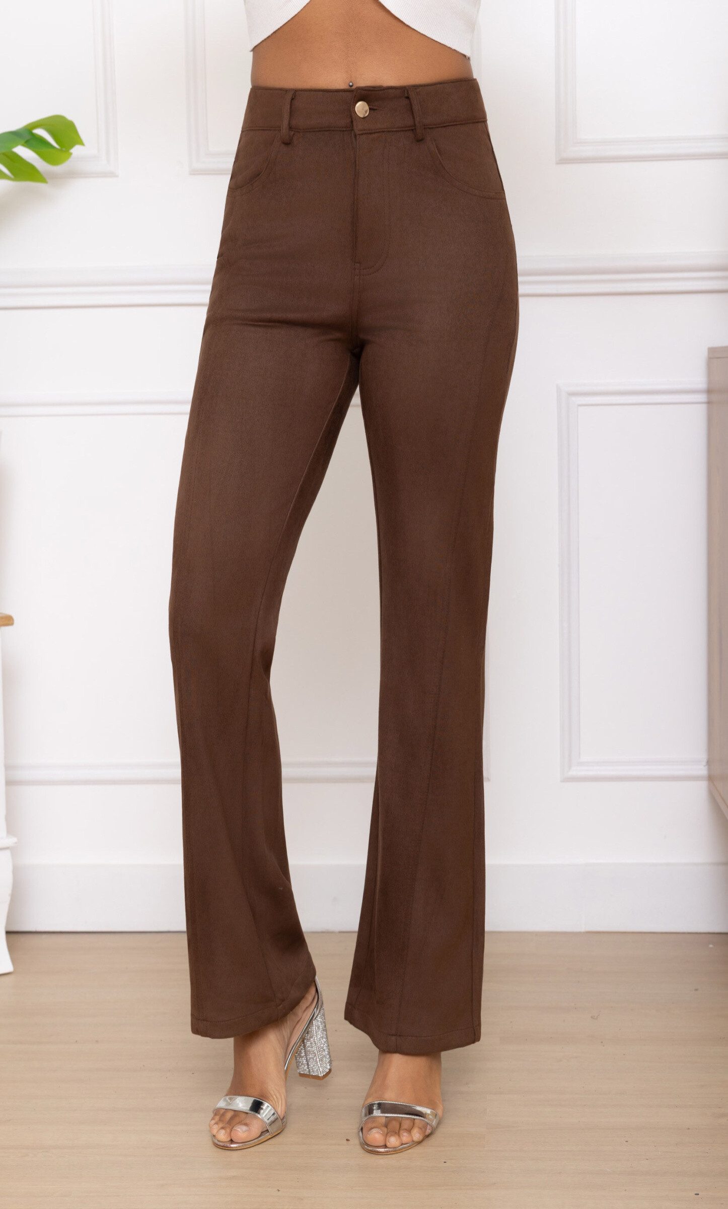 Women's flare pants, made of polyester and elastane, with a soft suede effect, perfect for autumn, made in China.