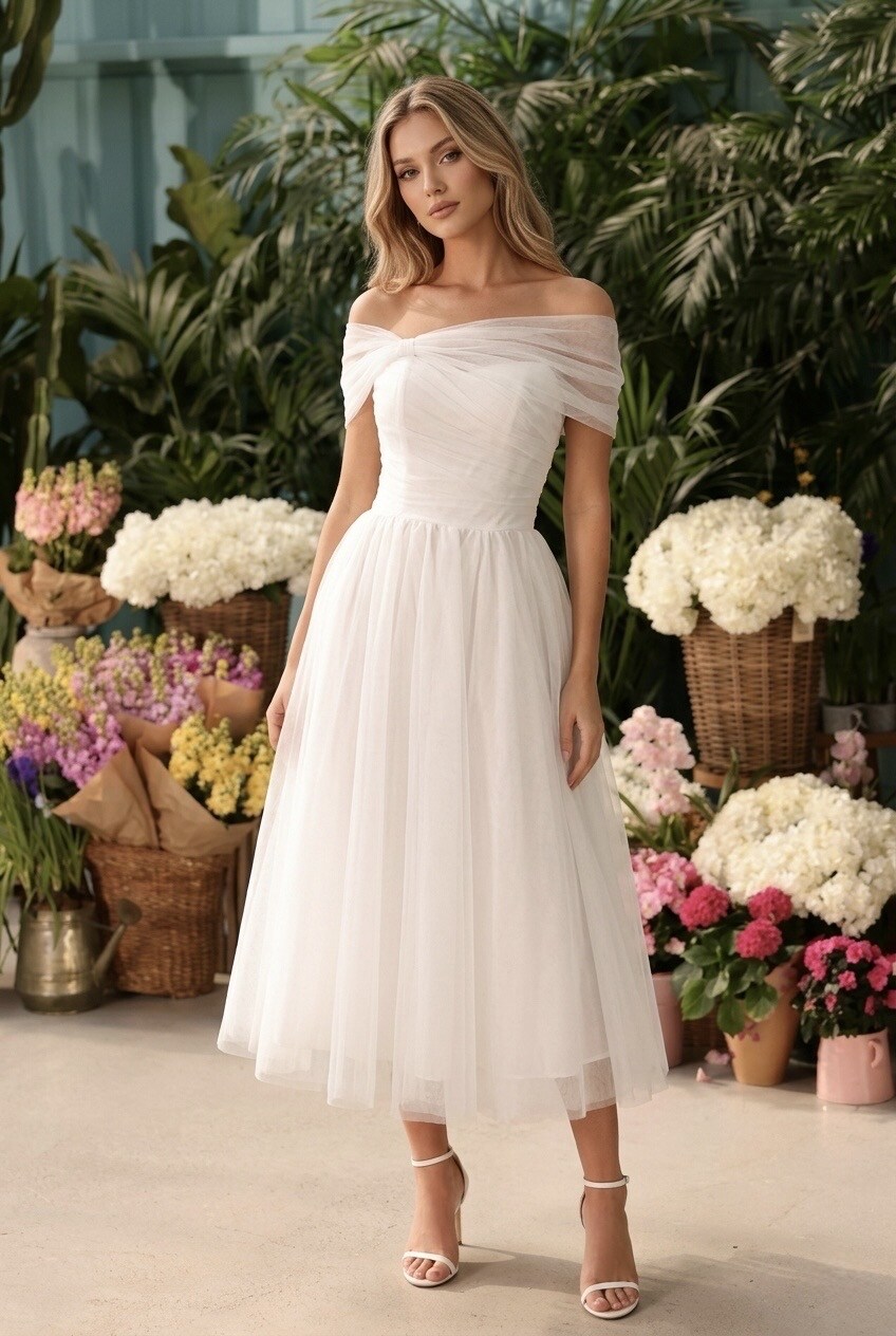 Grossiste SOKY & SOKA - Robe courte en tulle avec épaules drapées
