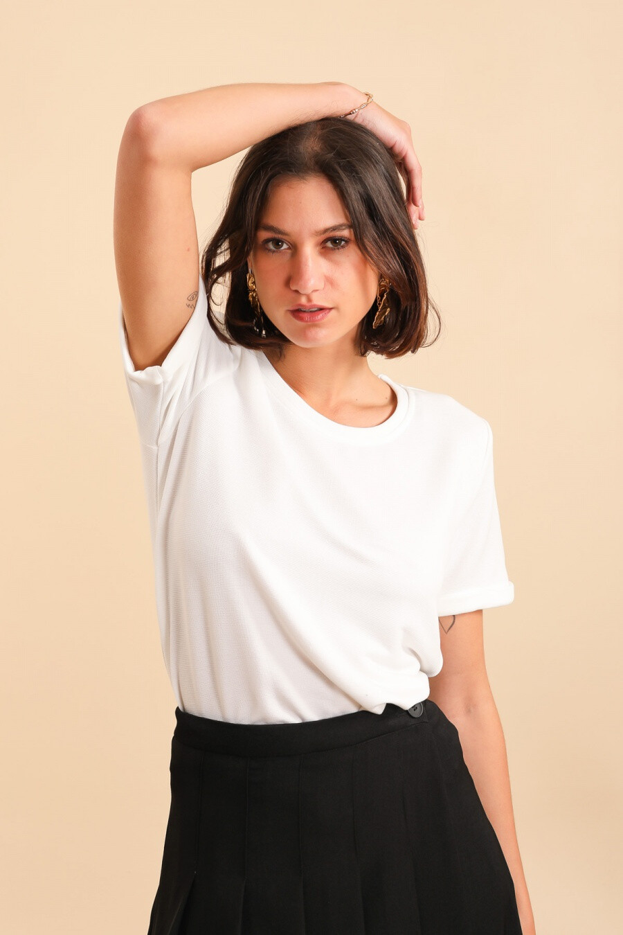 Stylish women's T-shirt for spring/summer, made of polyester, viscose, and elastane, manufactured in China. Comfort and style guaranteed.