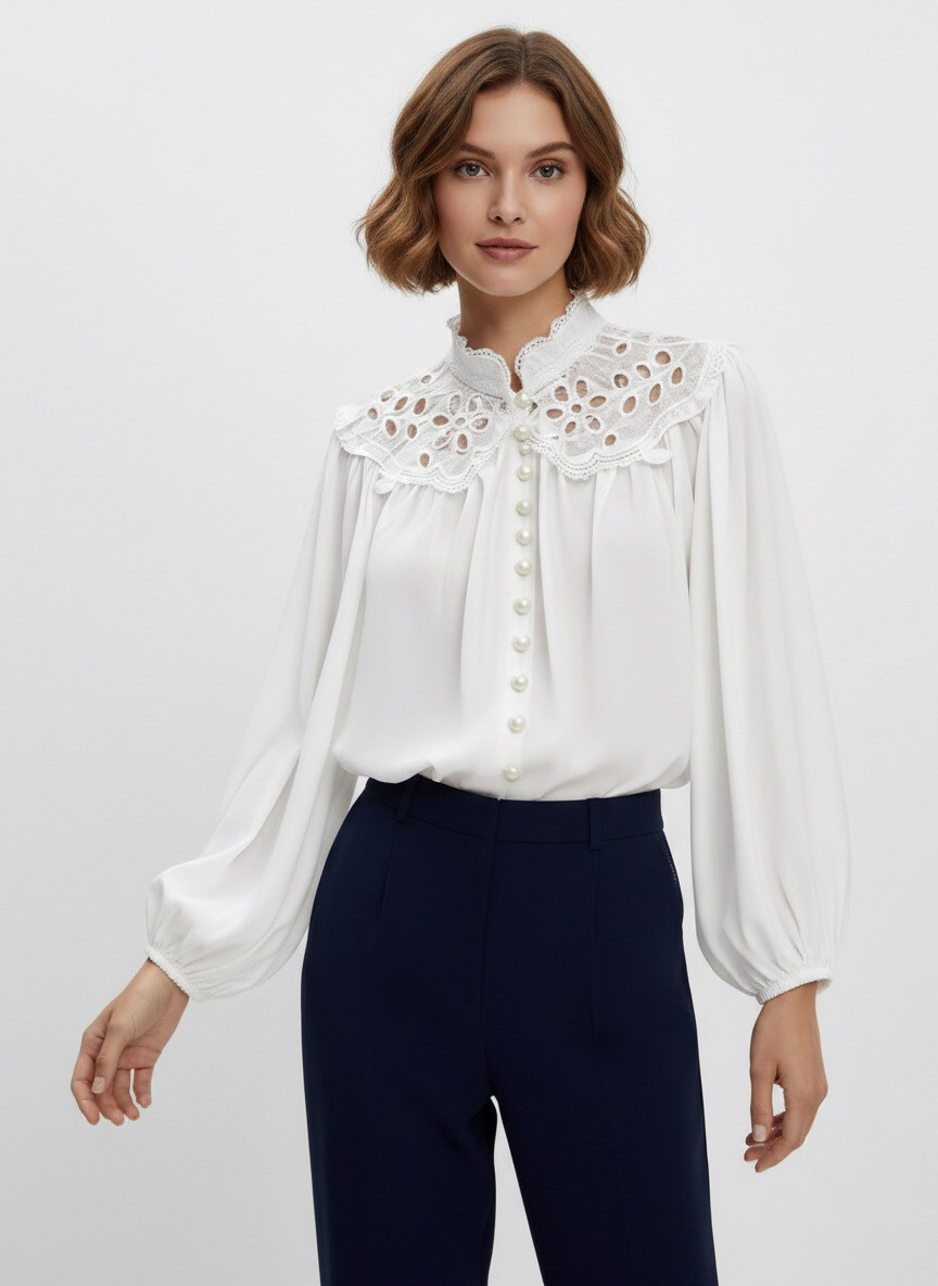 Grossista STELLA - Camicia vintage francese con collo alto foderato con pizzo e ricami traforati, stile Audrey Hepburn