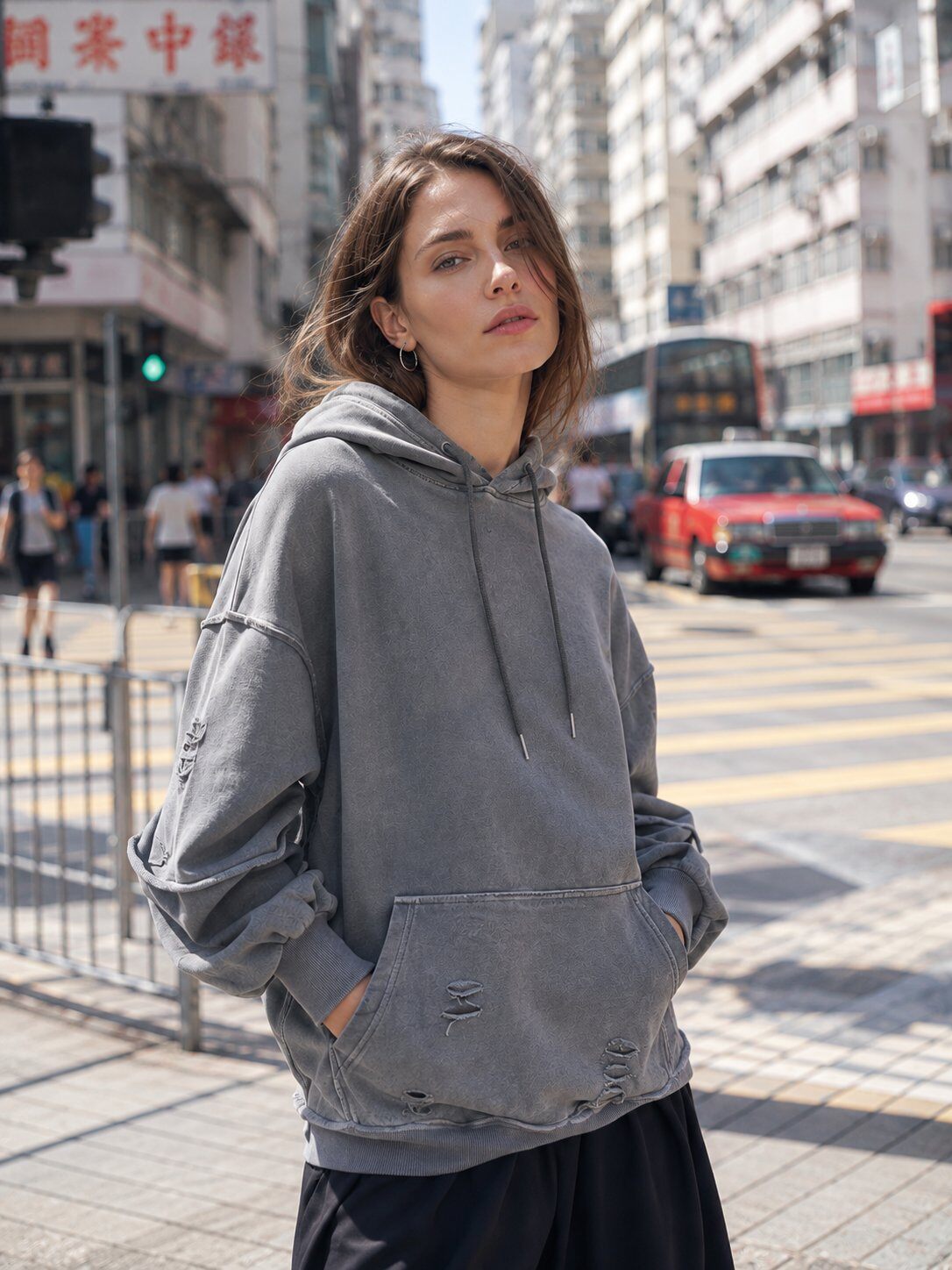 Grossista STELLA - Felpa con cappuccio oversize effetto scolorito e strappato