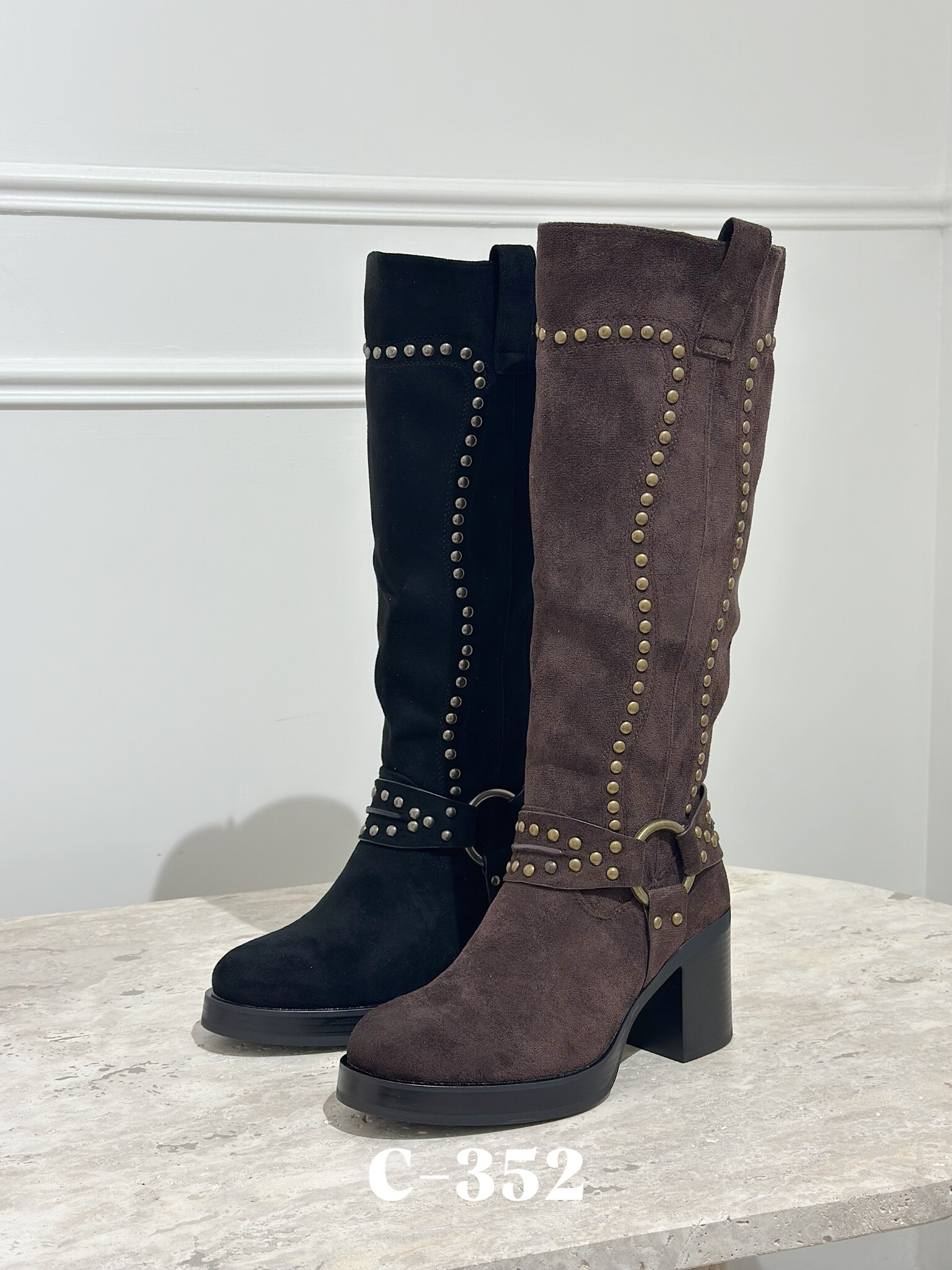 Grossiste Stephan Paris - Bottes en daim