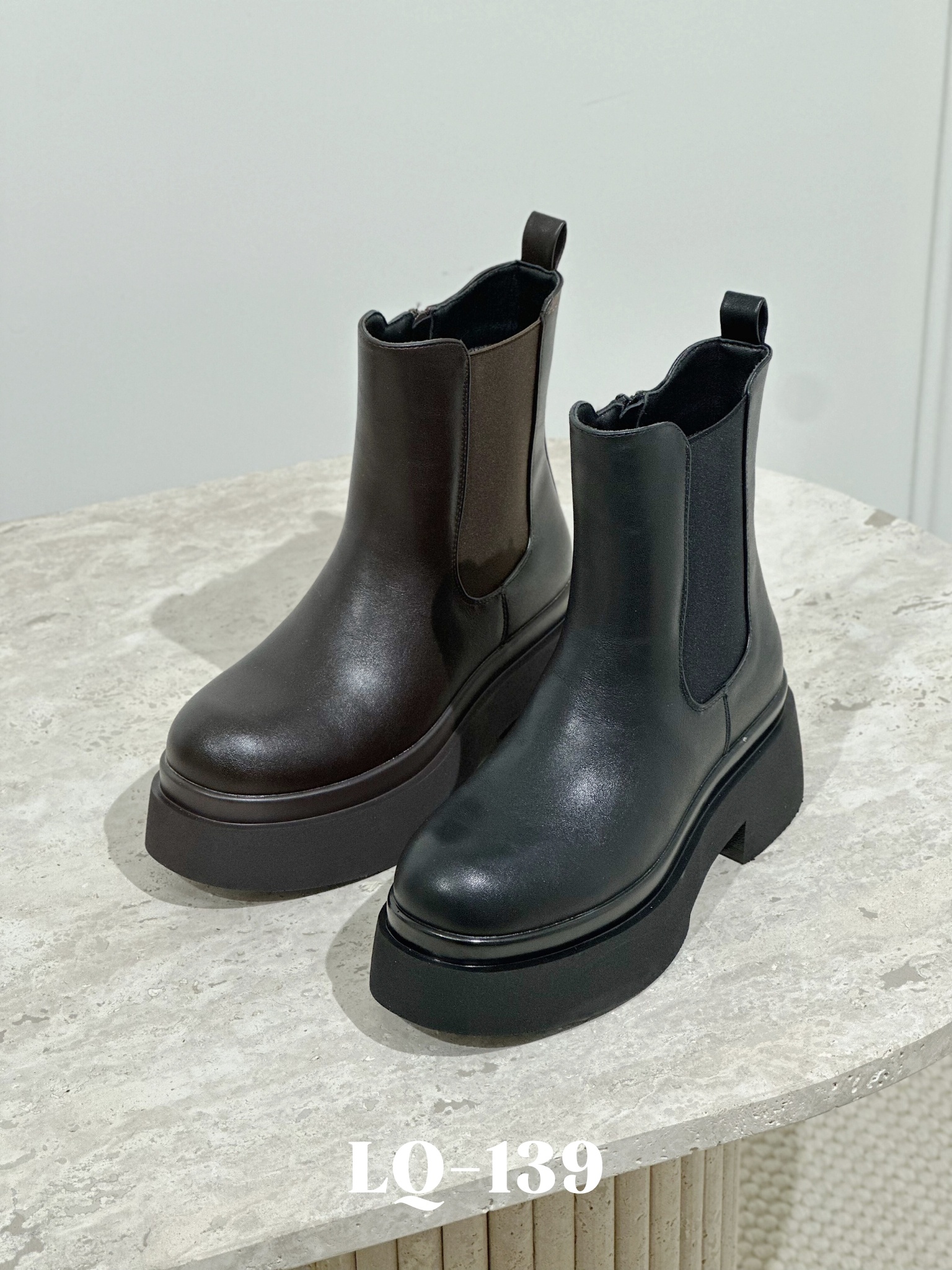 Großhändler Stephan Paris - Plateau-Stiefel mit Elastik in Kunstleder