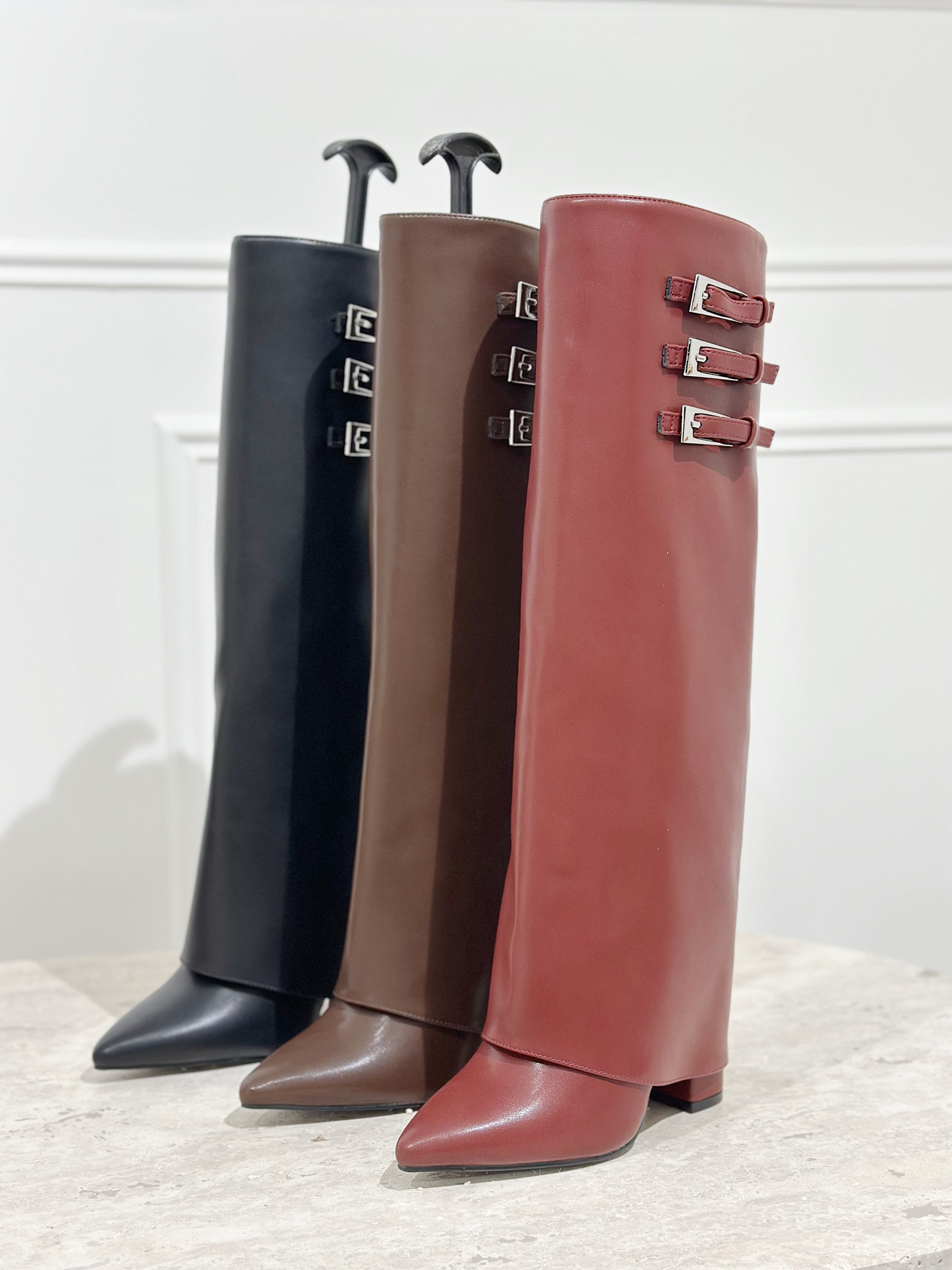 Grossista Stephan Paris - Stivali eleganti con tre fibbie