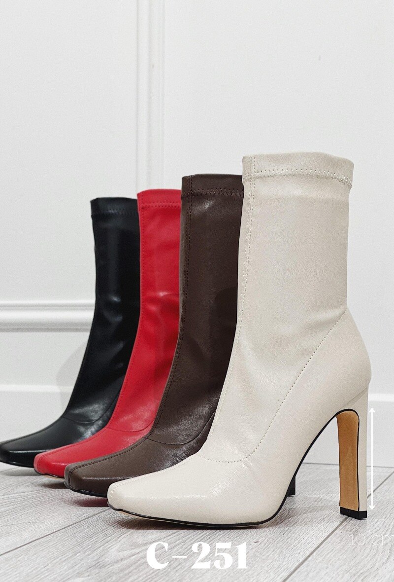 Großhändler Stephan Paris - Sock-Stiefel mit quadratischer Zehenpartie