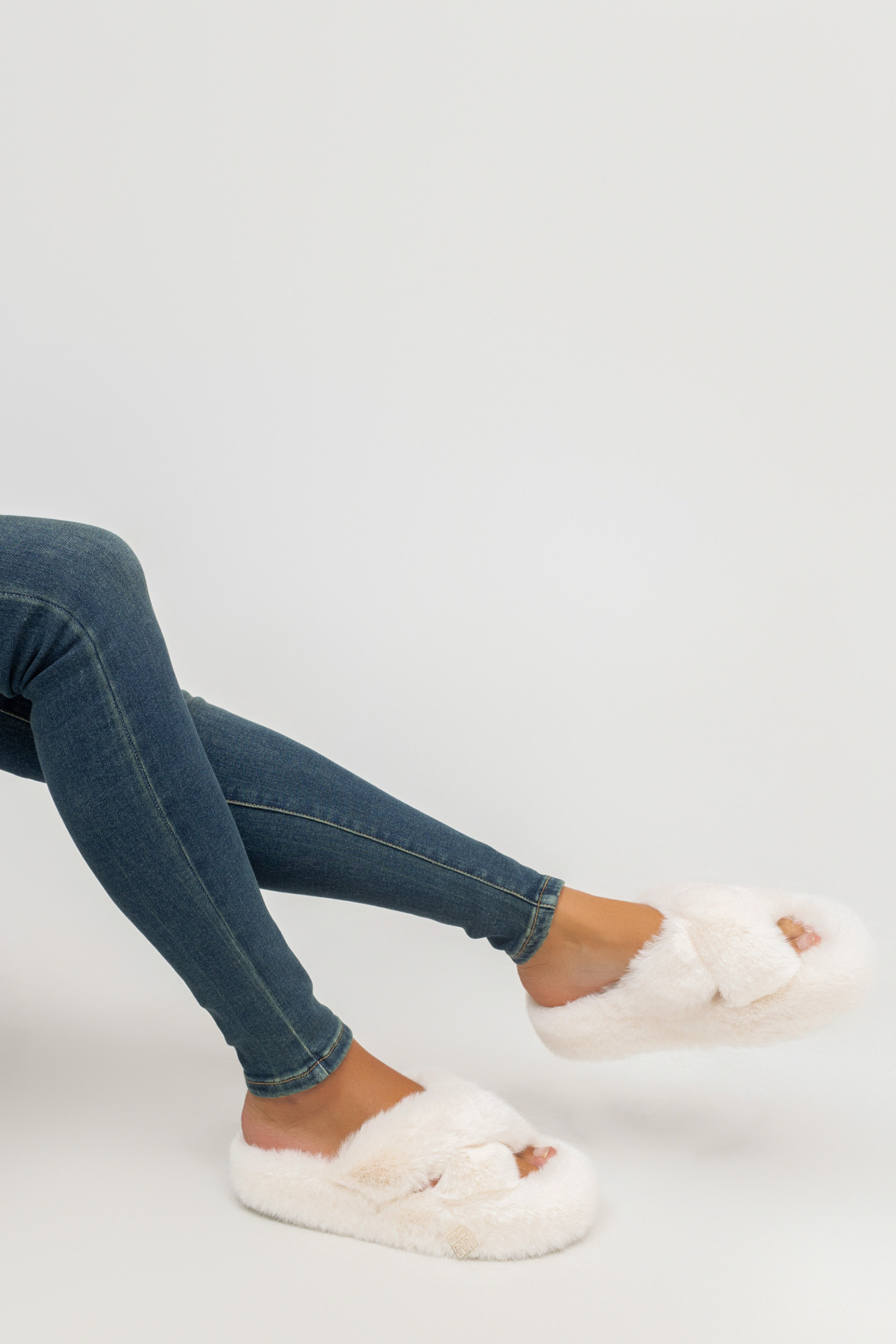 Großhändler Stephan Paris - Diese Sandalen aus Kunstpelz