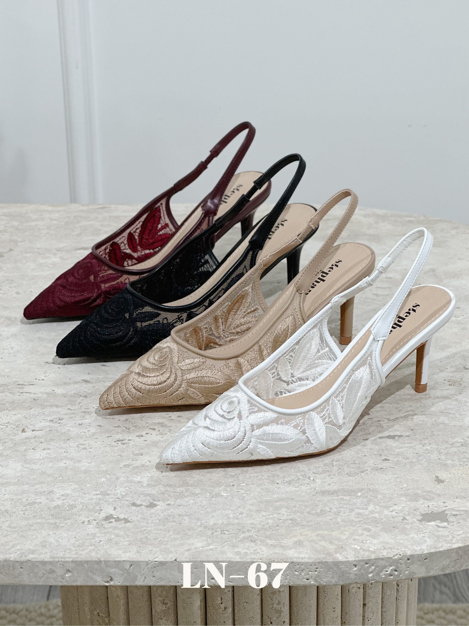 Wholesaler Stephan Paris - Spriered lace pumps with sharp ends