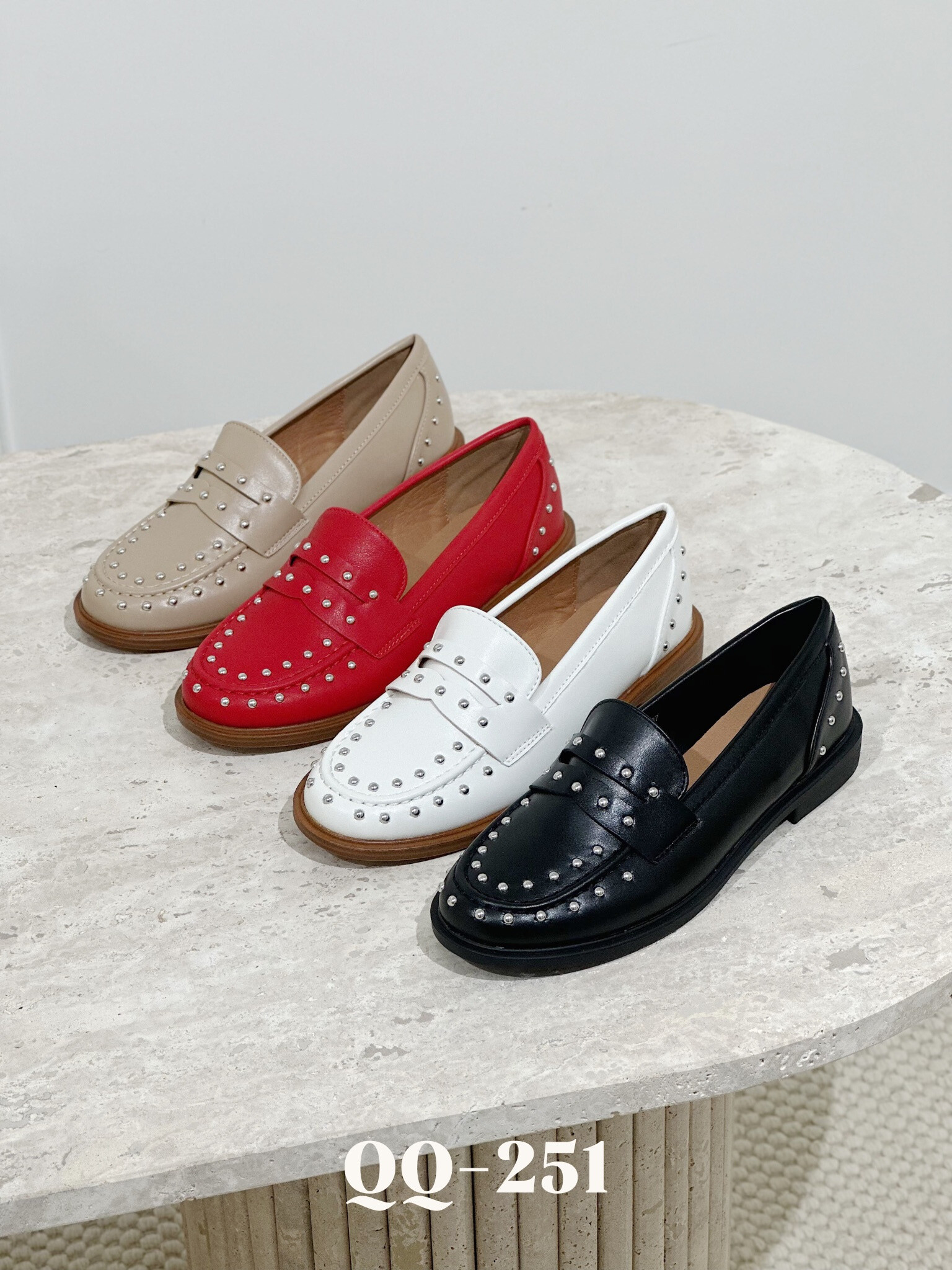 Wholesaler Stephan Paris - Elegant moccasins in similarities in studded details