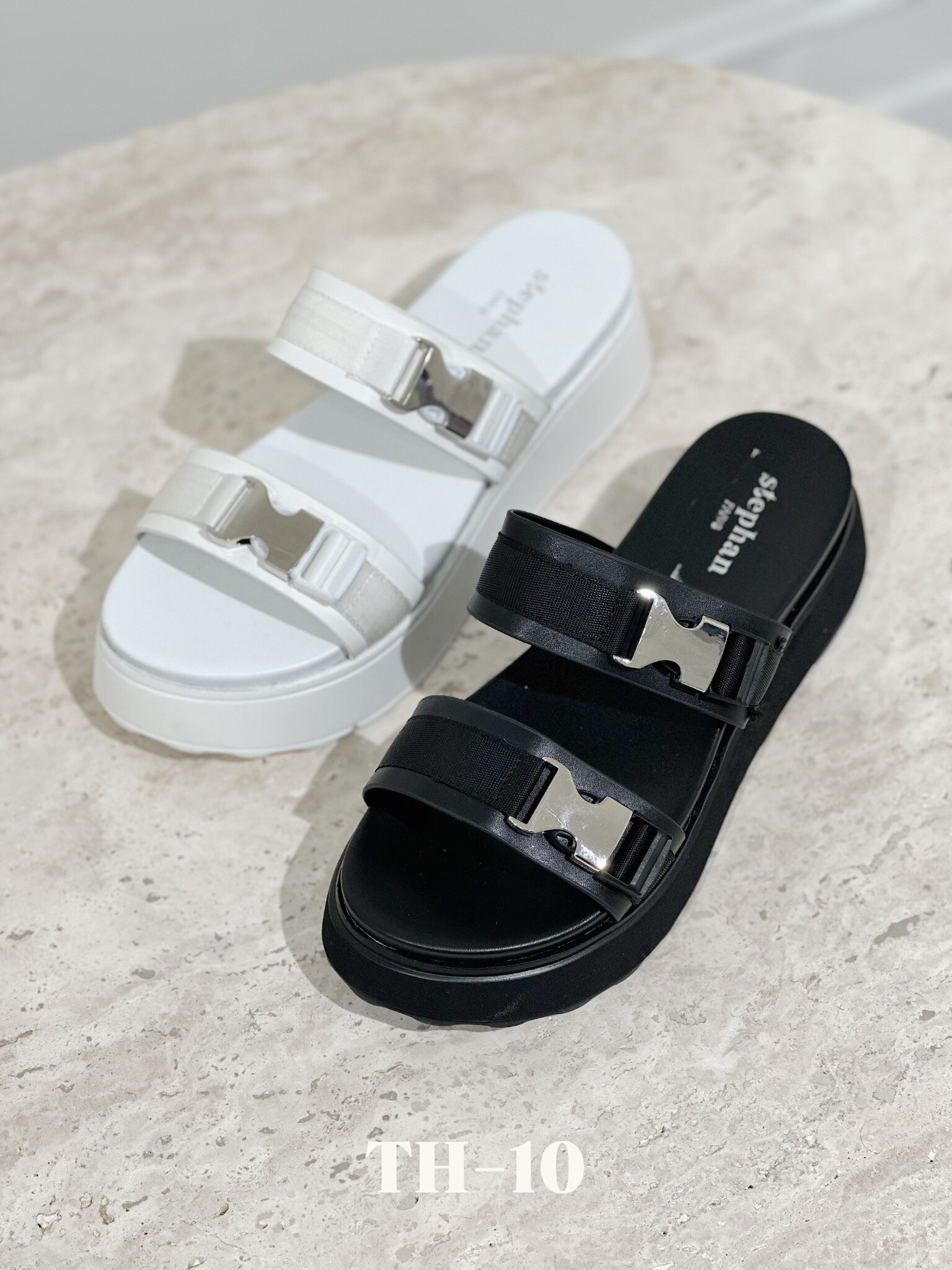 Grossiste Stephan Paris - Sandales plateforme avec boucles métalliques