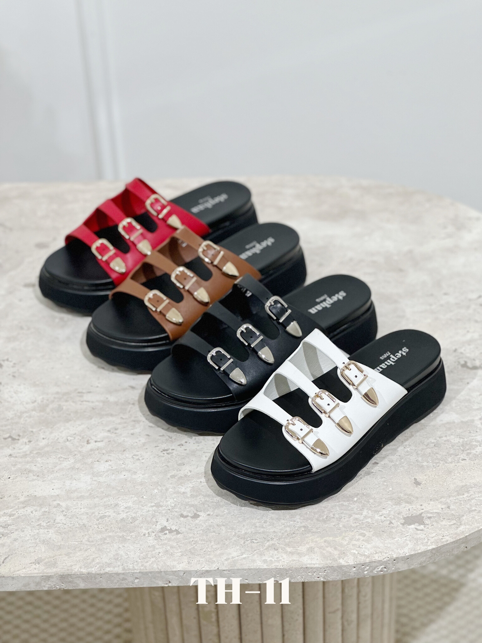 Grossiste Stephan Paris - Sandales plateforme à trois brides et boucles métalliques