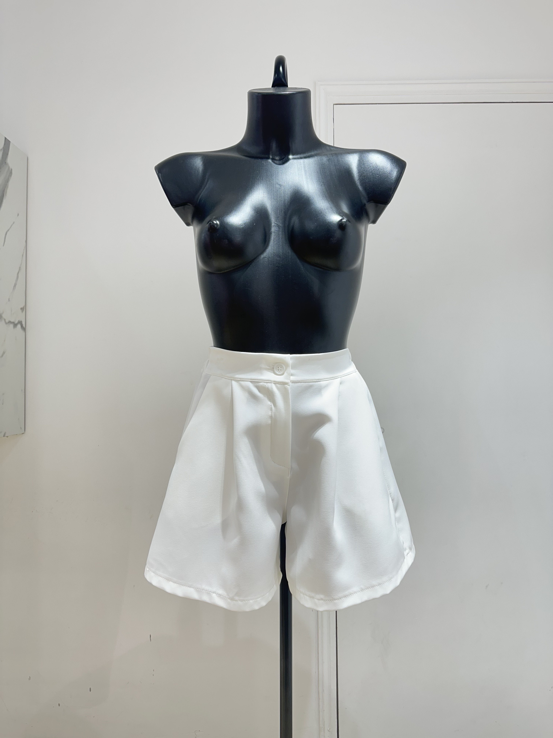 Wholesaler Studio170 - High-Waisted Pleated Shorts