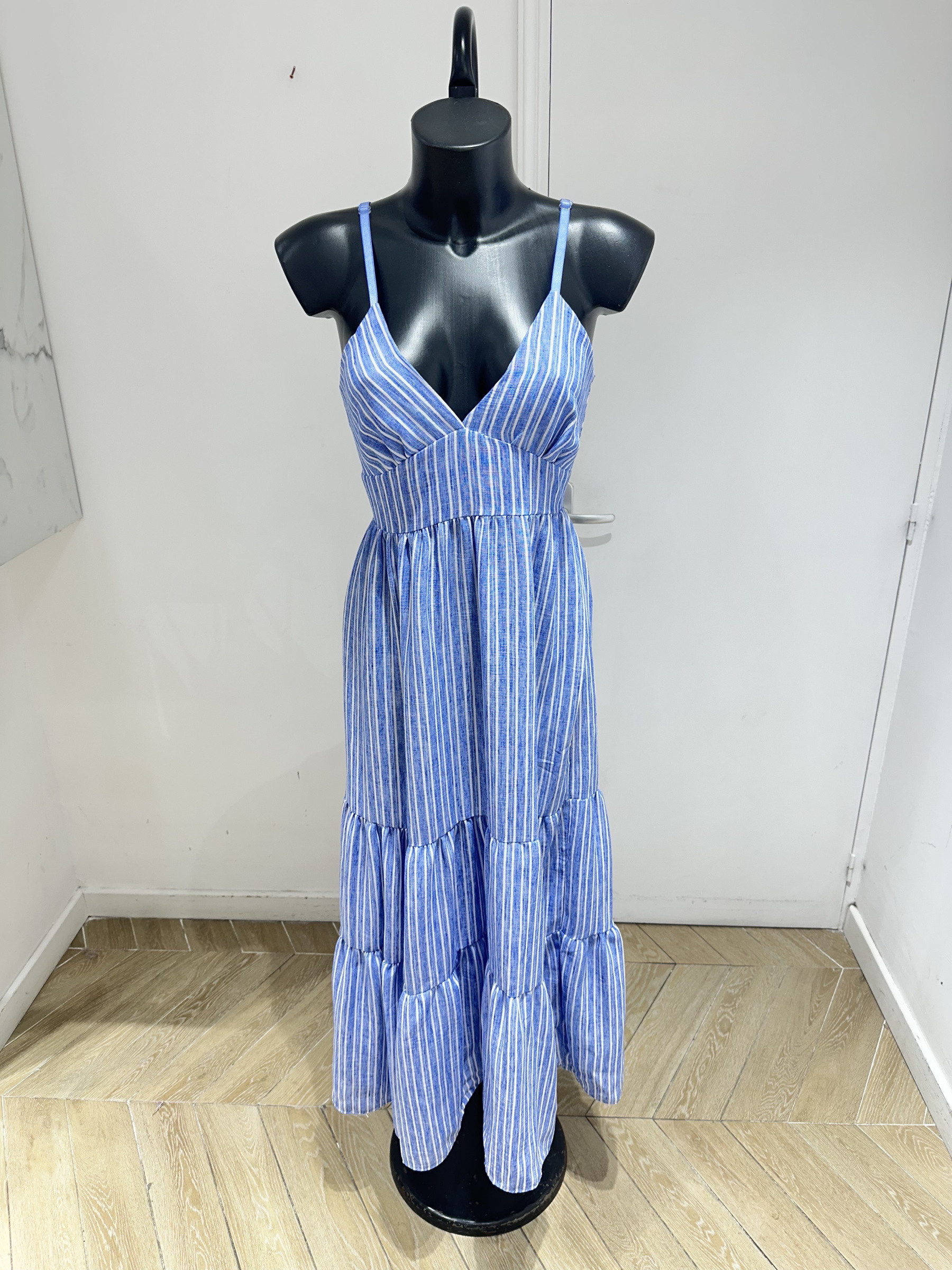 Grossiste Studio170 - ROBE LONGUE À RAYURES À VOLANTS ET BRETELLES