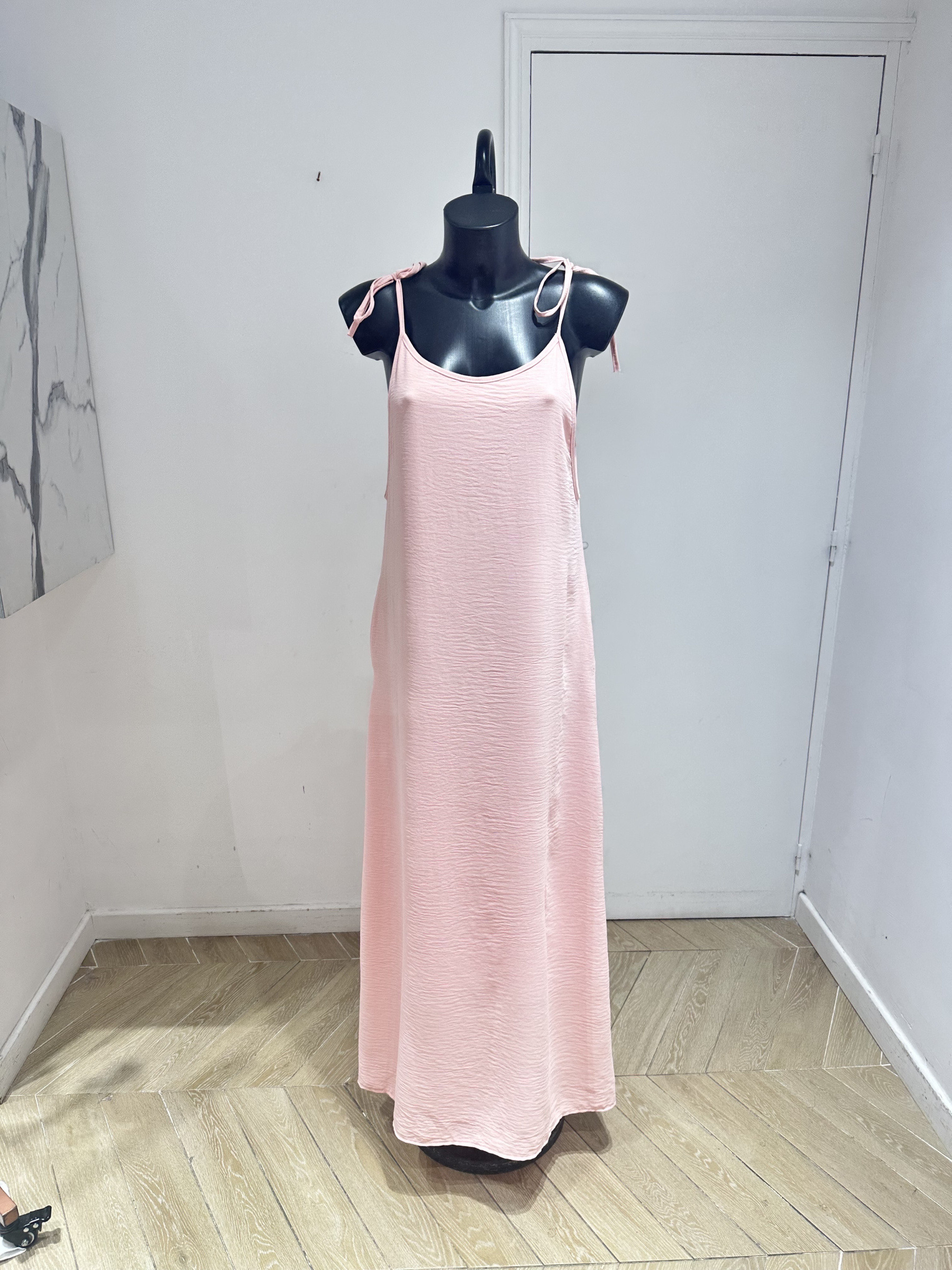 Grossiste Studio170 - ROBE LONGUE FLUIDE A BRETELLES A NOUER
