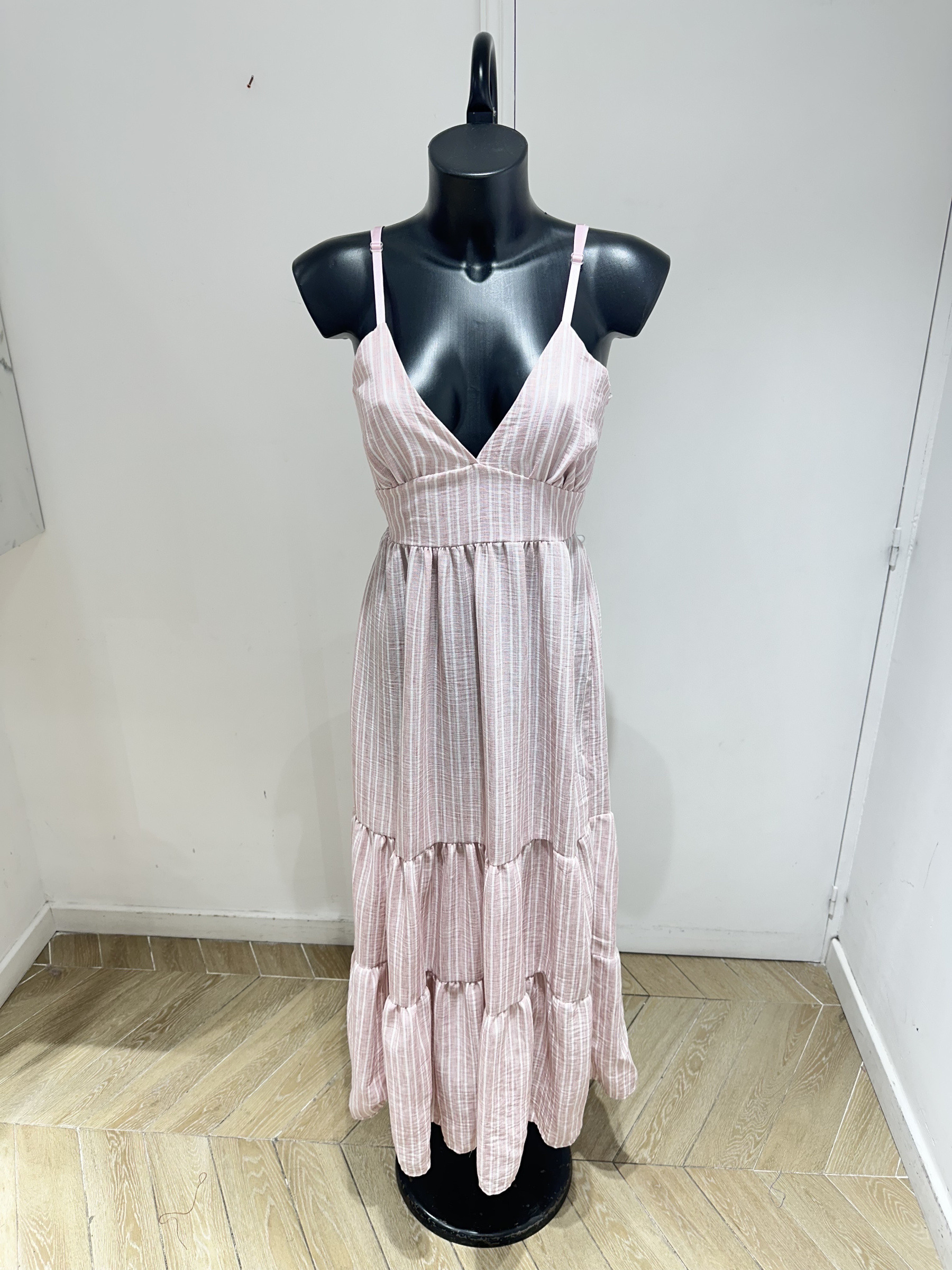 Grossiste Studio170 - ROBE LONGUE À RAYURES À VOLANTS ET BRETELLES