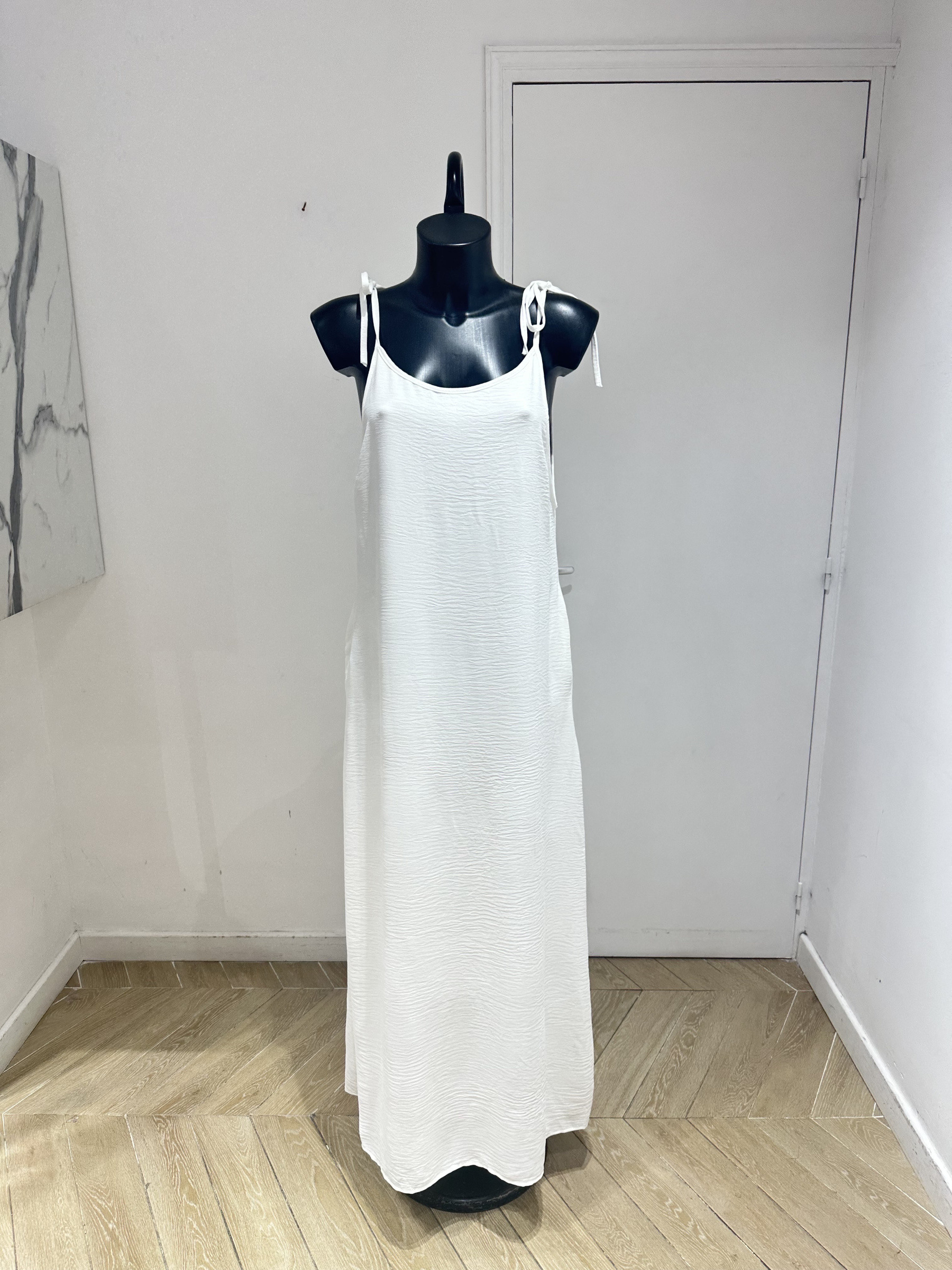 Grossiste Studio170 - ROBE LONGUE FLUIDE À BRETELLES À NOUER
