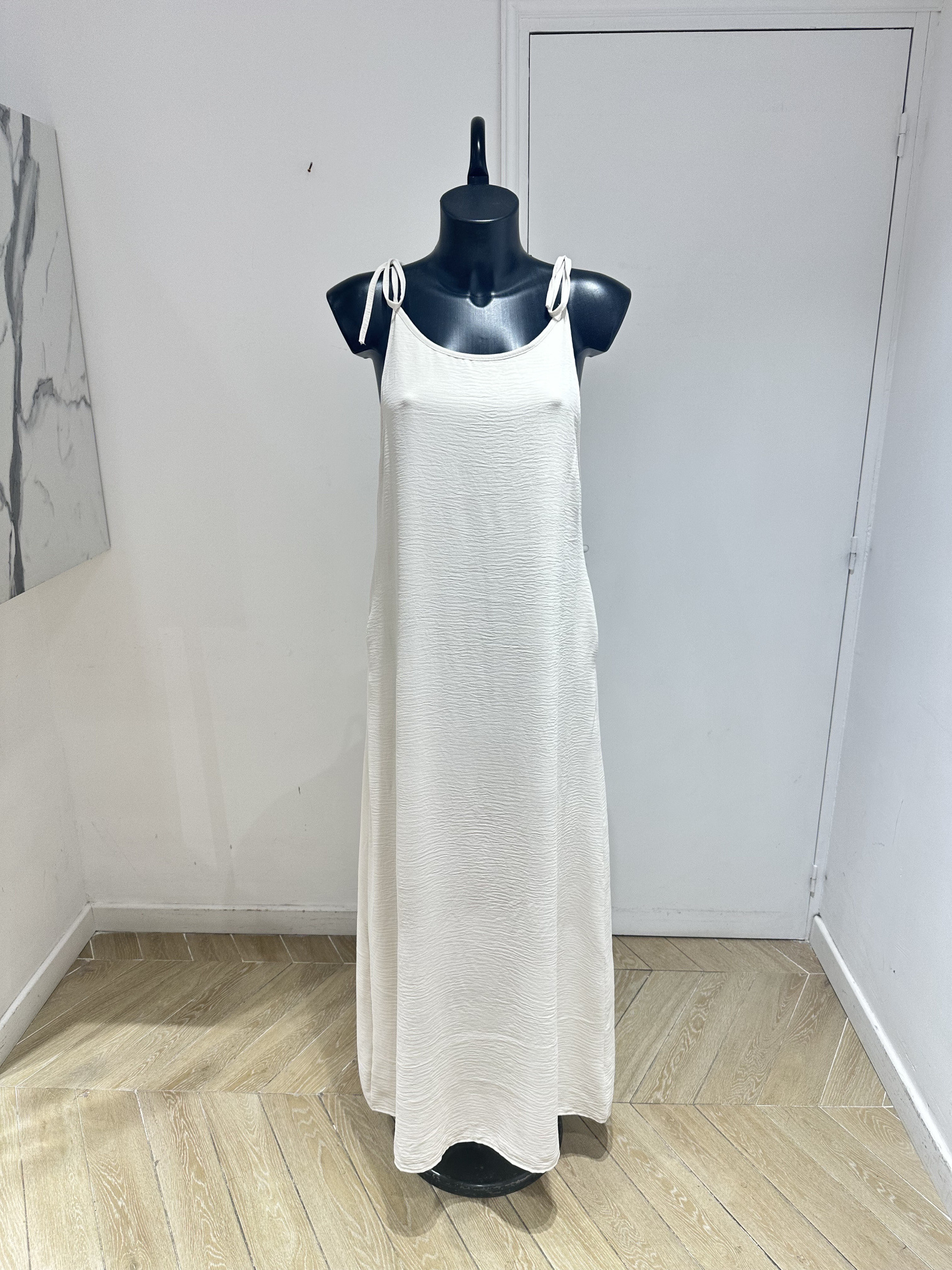 Grossiste Studio170 - ROBE LONGUE FLUIDE A BRETELLES A NOUER