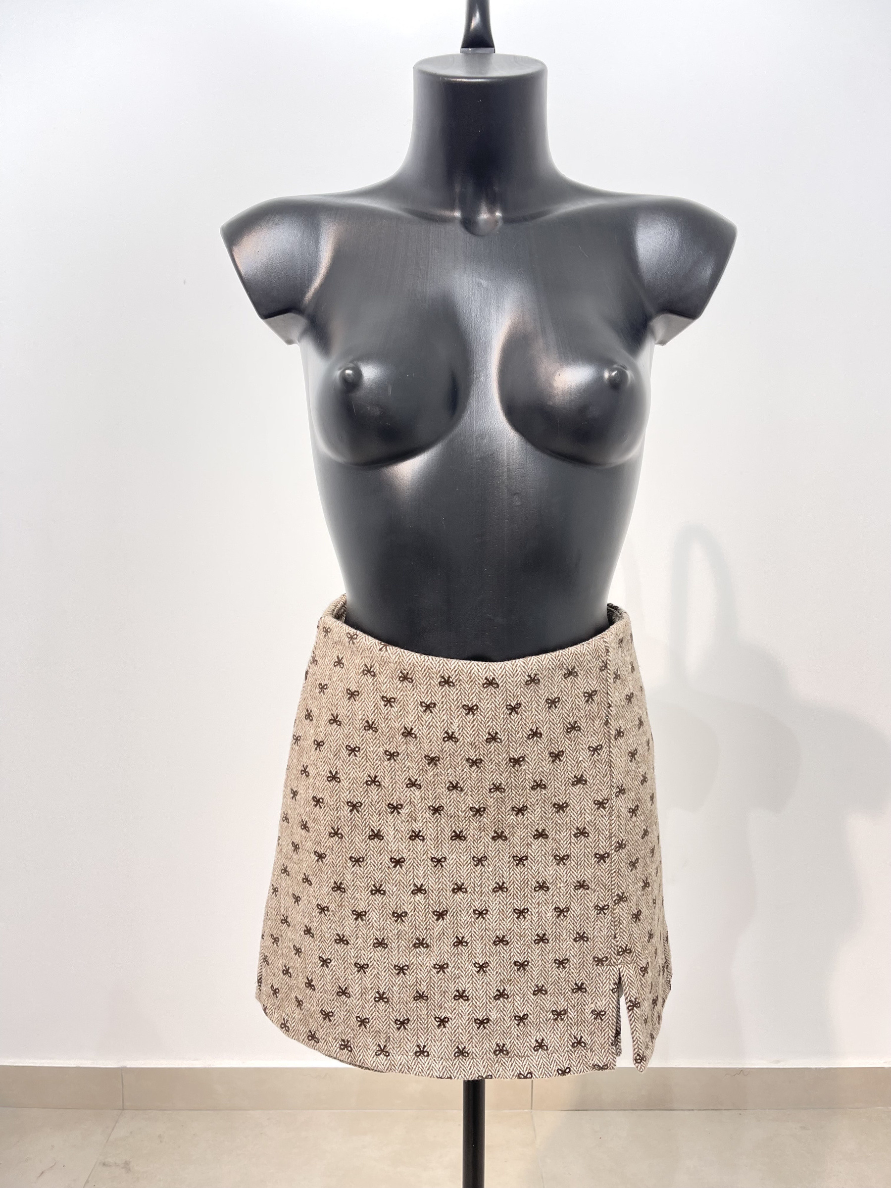 Mayorista Studio170 - FALDA-PANTALÓN CON ESTAMPADO DE CHEVRÓN Y LAZOS