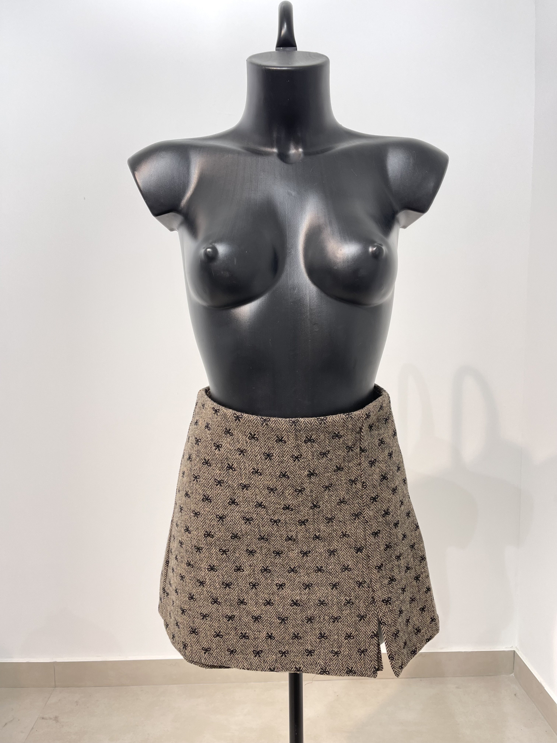 Mayorista Studio170 - FALDA-PANTALÓN CON ESTAMPADO DE CHEVRÓN Y LAZOS
