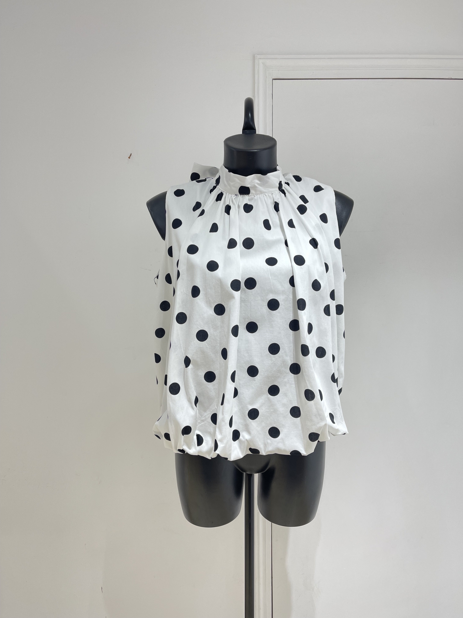 Grossiste Studio170 - TOP SANS MANCHES OURLET BOULE