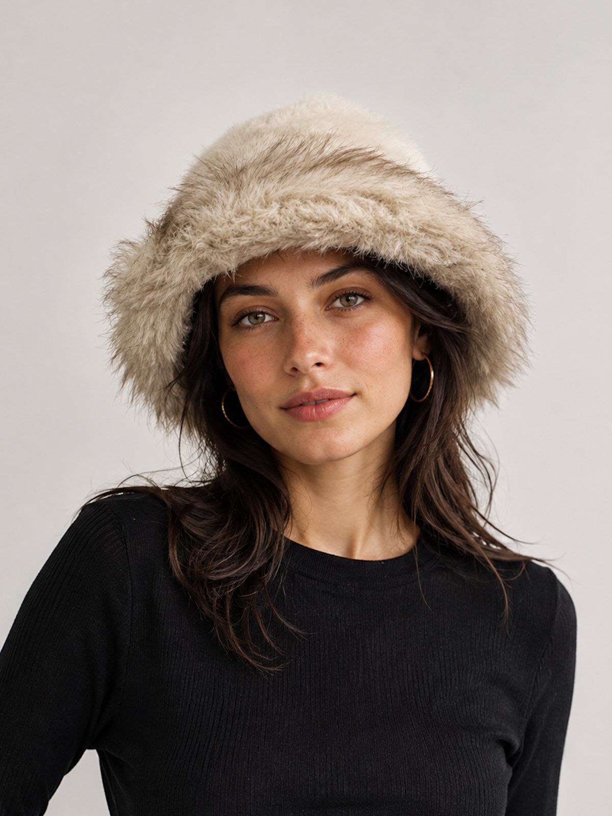 Wholesaler Suie Valentini - Reversible Plush Faux Fur & Faux Suede Bucket Hat, Fall/Winter, Art. XY-10.532