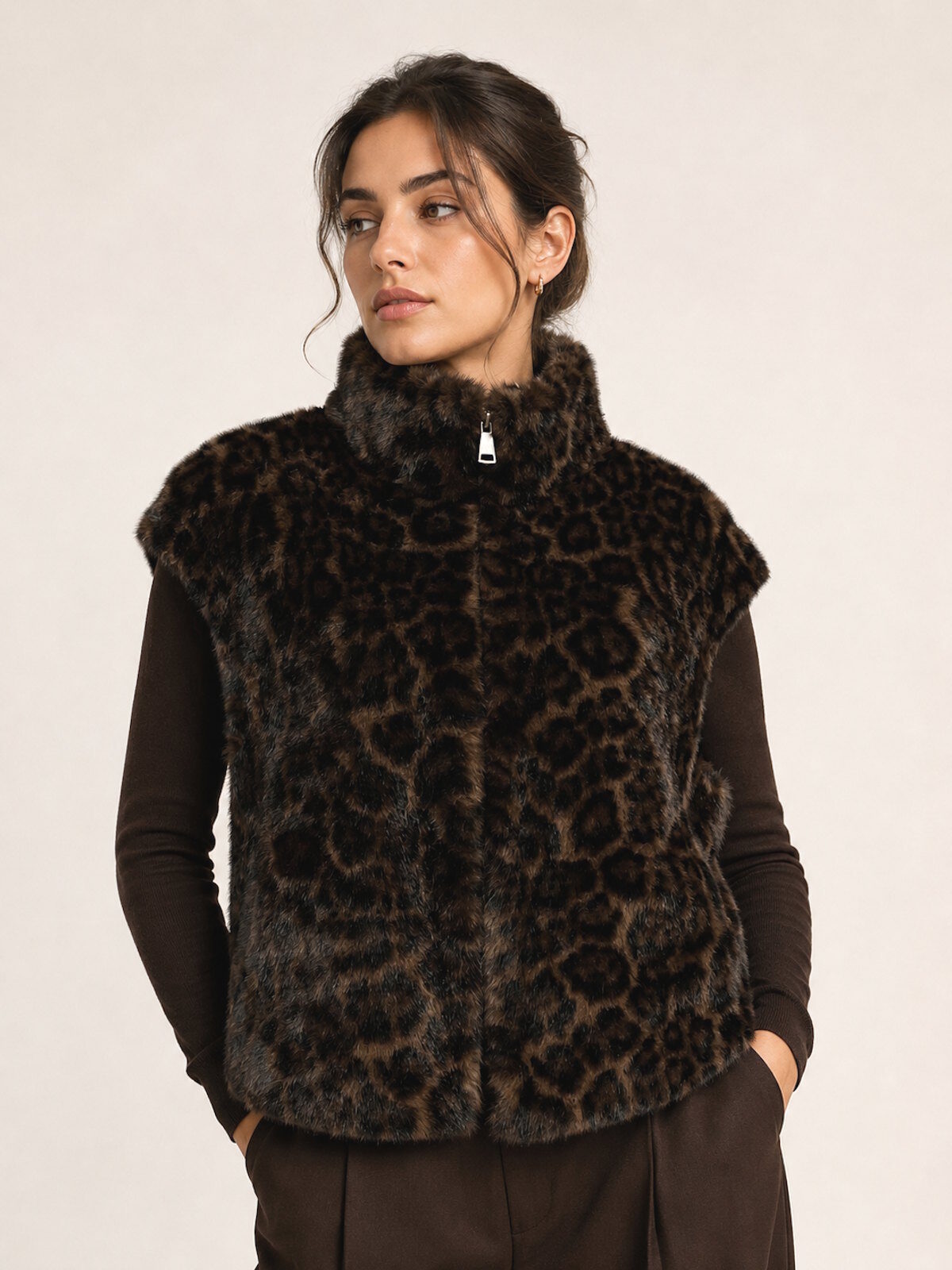 Grossiste Suie Valentini - Gilet en fausse fourrure léopard à col montant zippé, Automne/Hiver