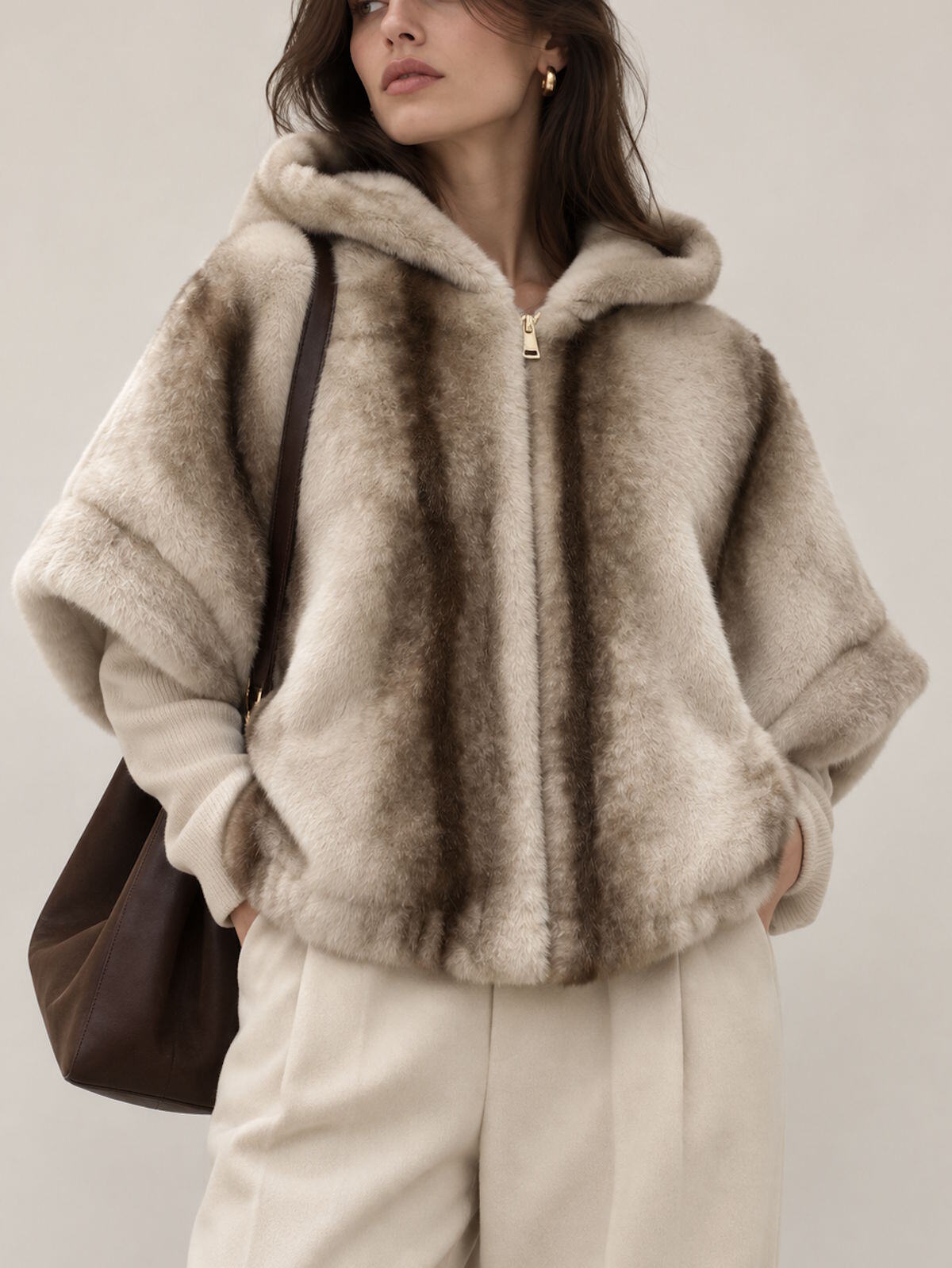 Grossiste Suie Valentini - Blouson aviateur zippé à capuche en fausse fourrure rayée, Automne/Hiver
