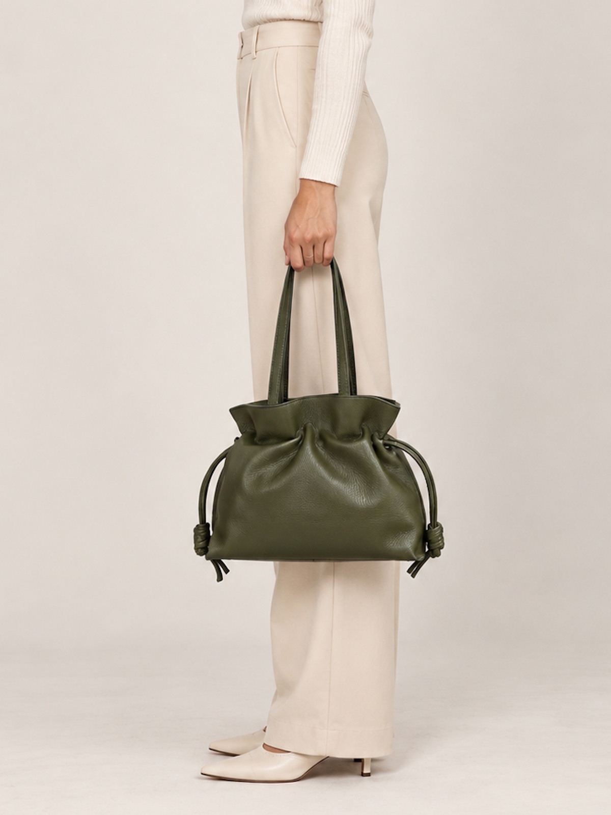 Wholesaler Suie Valentini - Genuine Leather Drawstring Pouch – Hand Carry & Crossbody Bag, Made in Italy, art. 112790
