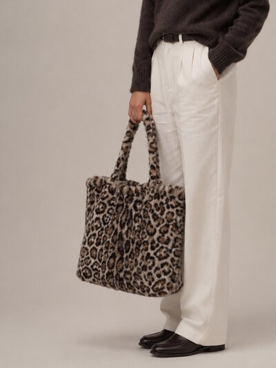 Grossista Suie Valentini - Borsa tote in finta pelliccia leopardata, Autunno/Inverno, Art. YH-26125.532 Grossista Suie Valentini - Borsa tote in finta pelliccia leopardata, Autunno/Inverno, Art. YH-26125.532