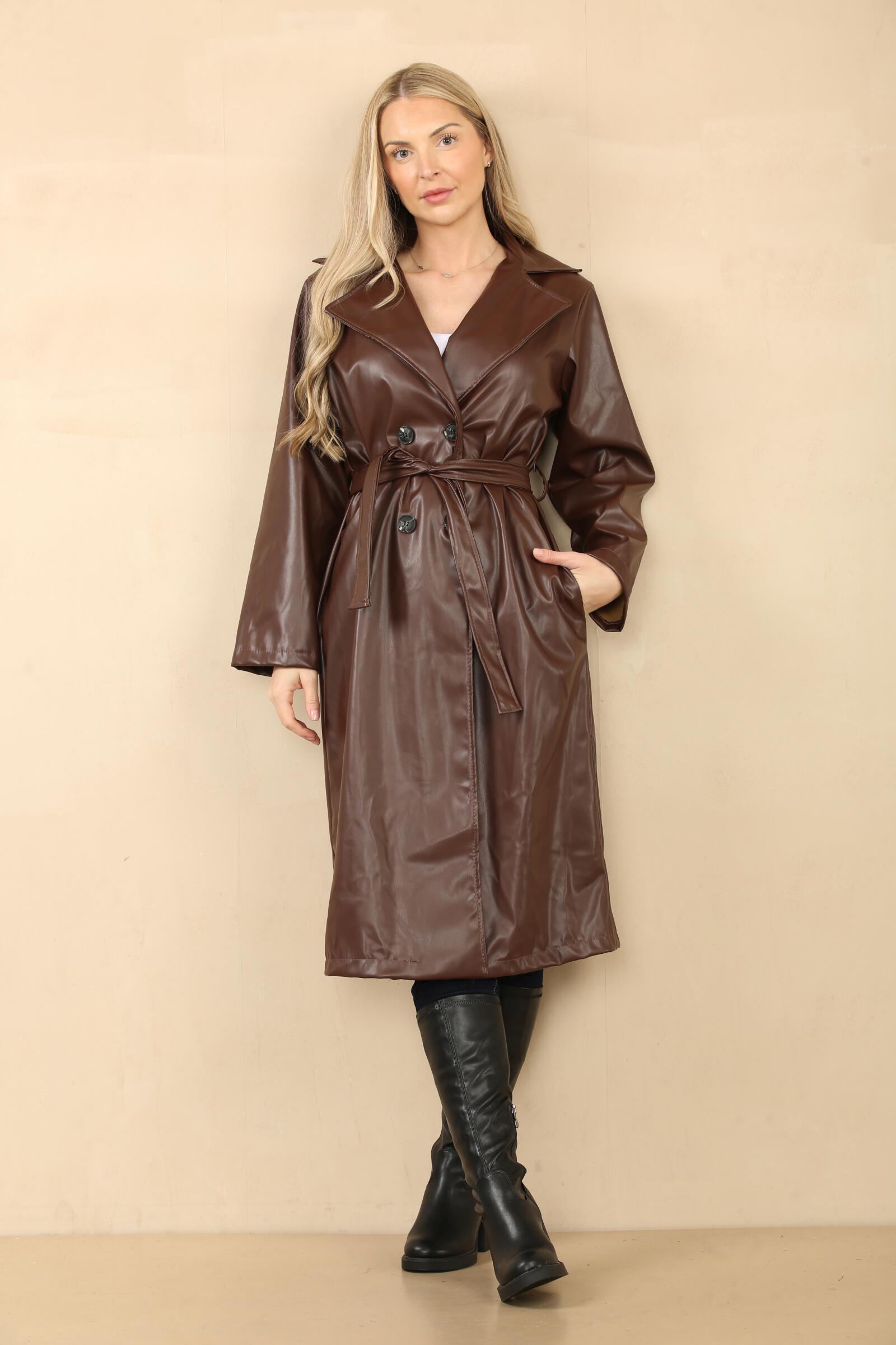 Großhändler Sumel - Eleganz-Jacke. Langer Kunstledermantel mit Gürtel an der Taille. Ref. NFCJ