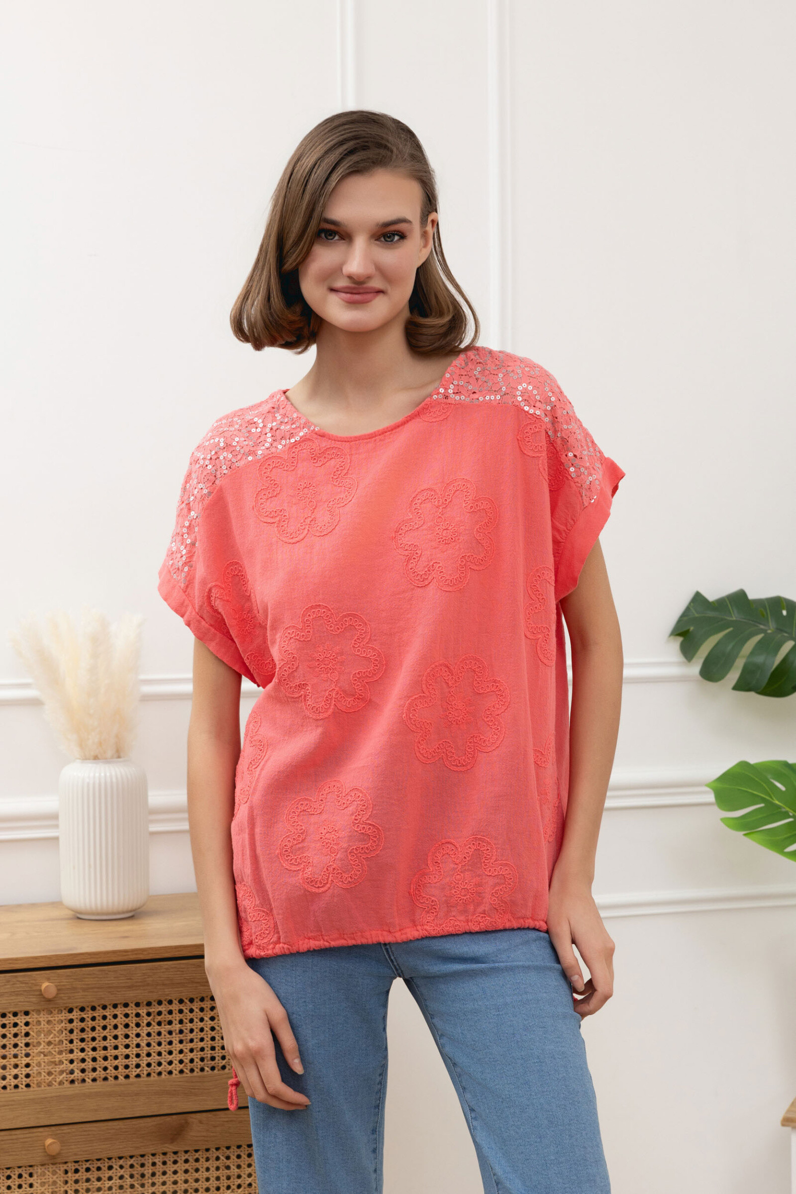 Großhändler Sun Love - Blumengestickte Bluse mit Glitzer auf den Schultern