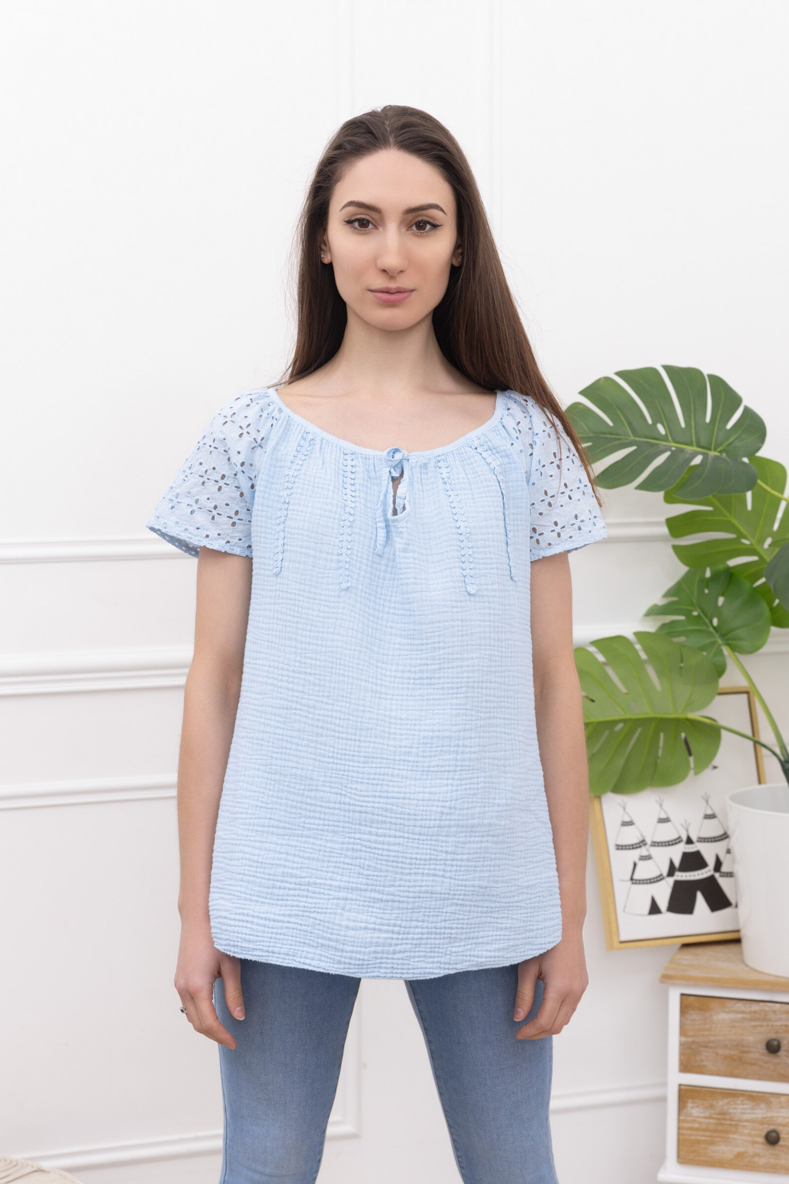 Light cotton blouse in Italian cotton, ideal for spring ⁄ summer, perfect for a fresh and elegant look.