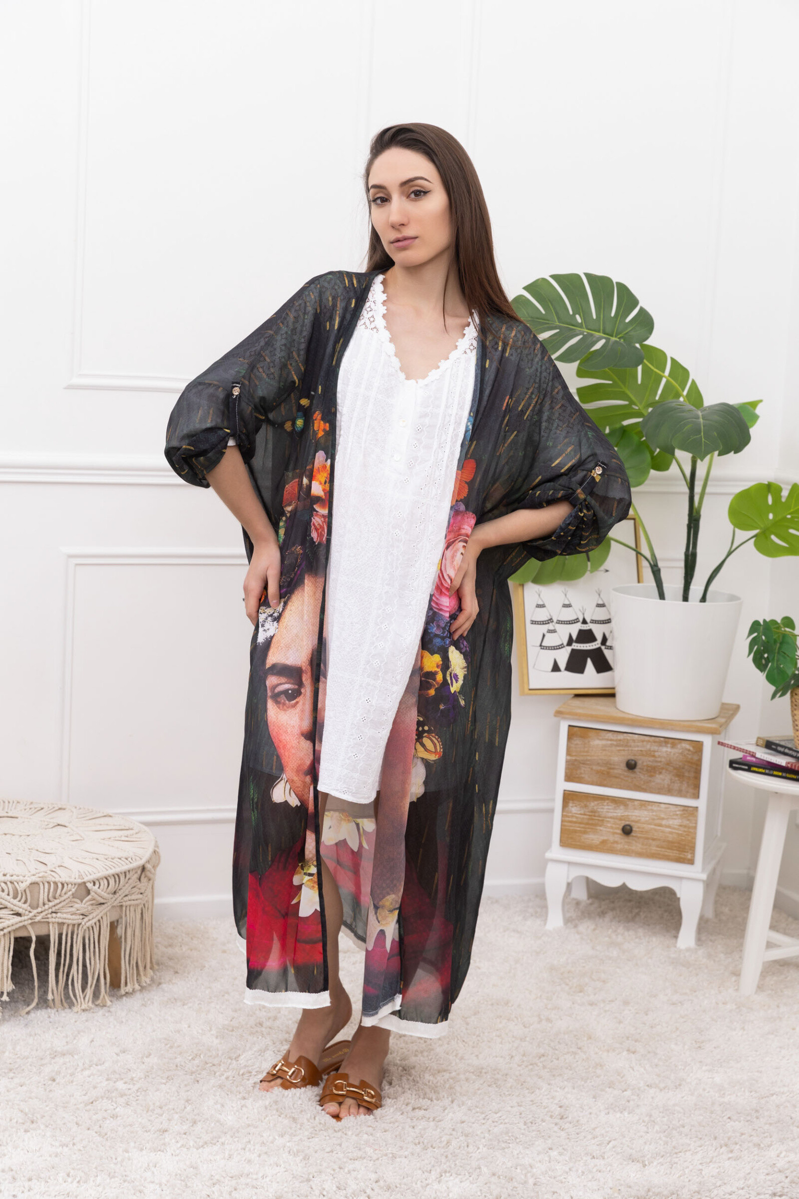 Long printed kimonos. One size ⁄ can dress in size 36 to 46
Length: 125cm