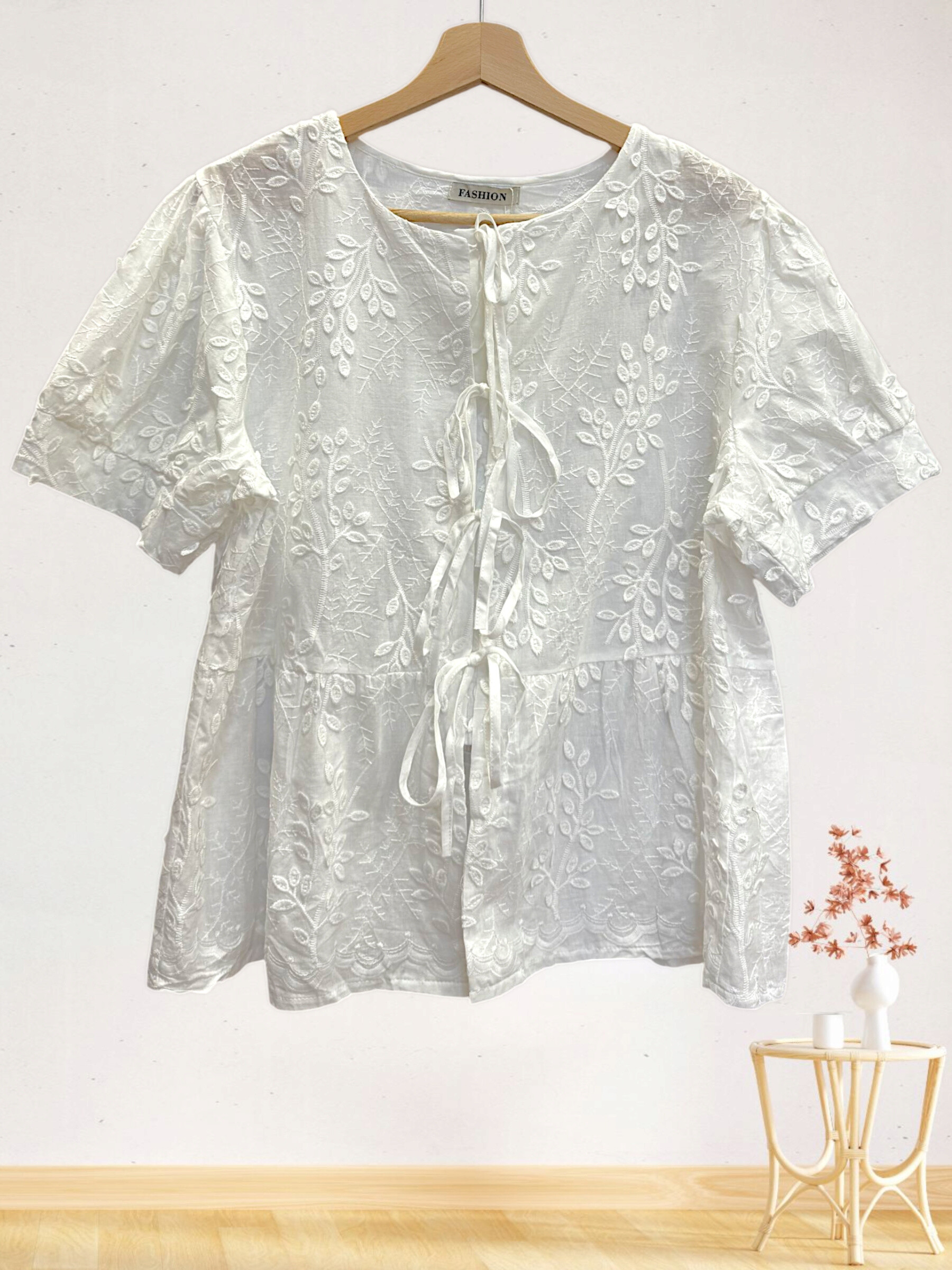 Grossista Sun Love - Gilet in cotone ricamato con lacci