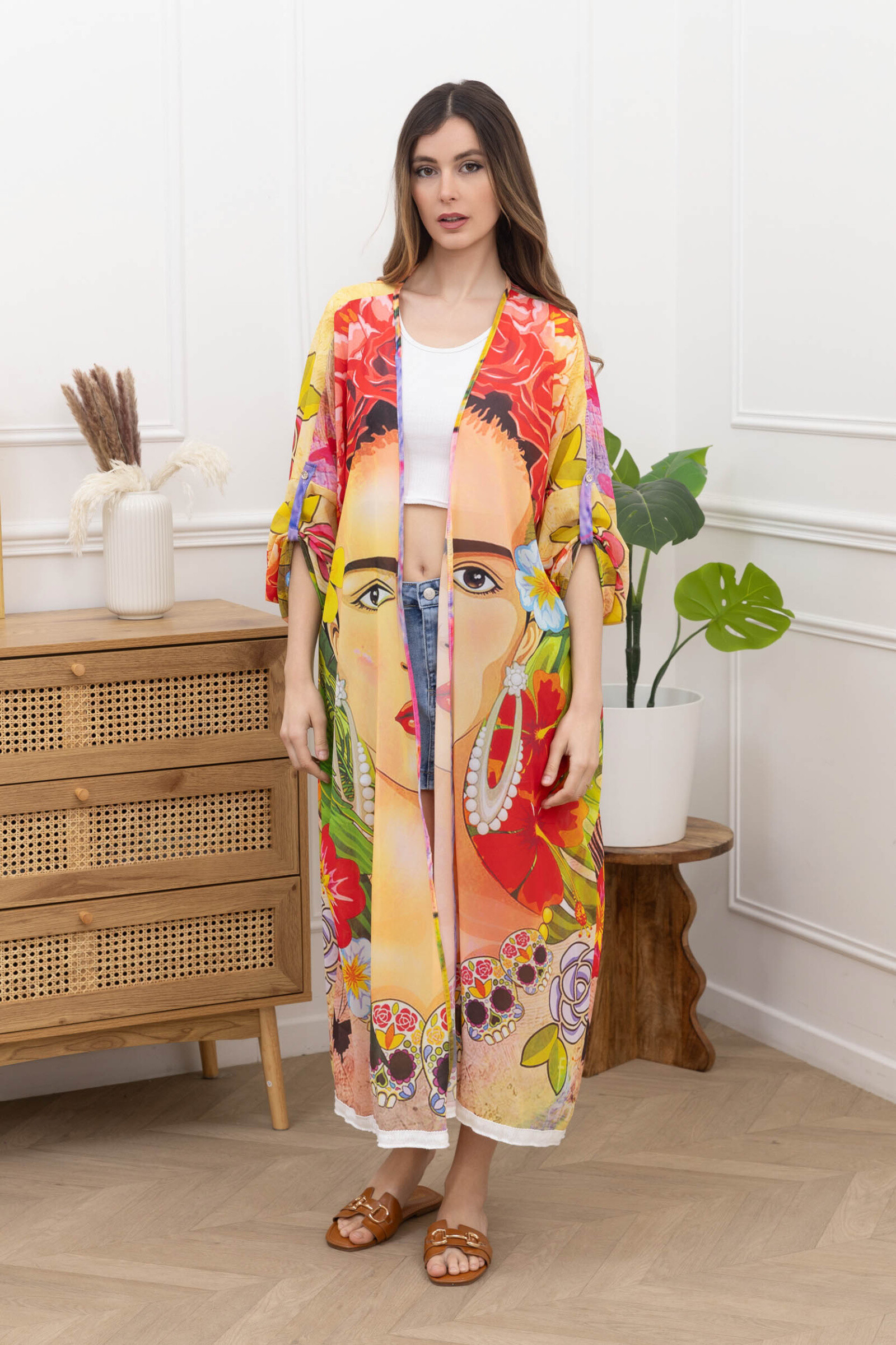 Long printed kimonos. One size ⁄ can dress in size 36 to 46
Length: 125cm