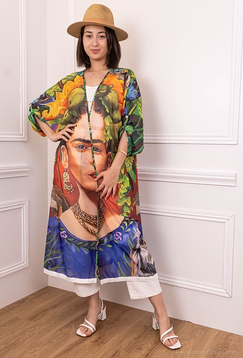 Long printed kimonos. One size ⁄ can dress in size 36 to 46
Length: 125cm