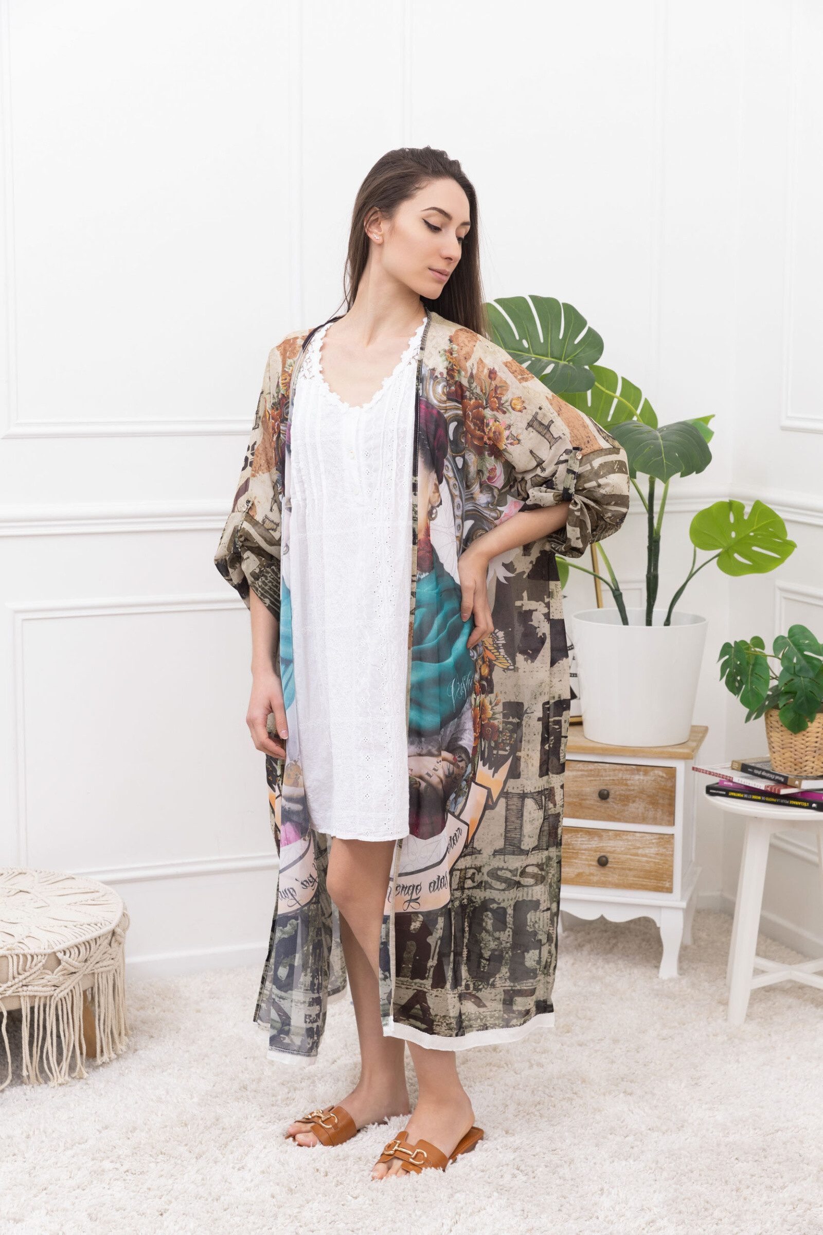 Long printed kimonos. One size ⁄ can dress in size 36 to 46
Length: 125cm