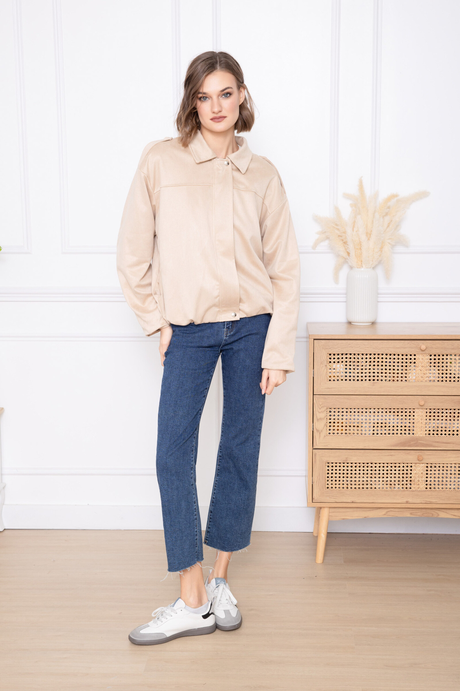 Veste en daim élégante pour femme, doublure chaude, idéale pour l'automne, 95% polyester, 5% élasthanne, deux poches pratiques.