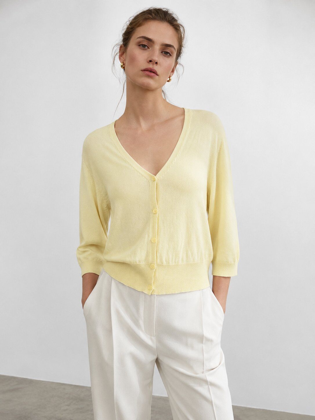 Großhändler SUNNY - Leichter Sommer-Strick-Cardigan für Damen – V-Ausschnitt, kurz geschnittene halbe Ärmel