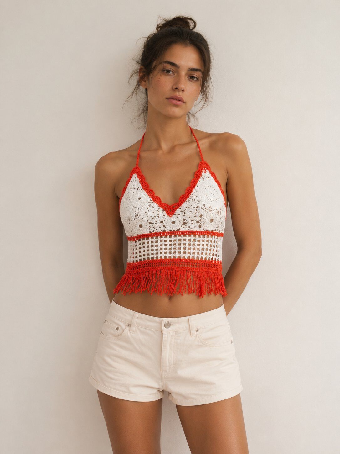 Grossiste Sunny Knit - Haut dos nu crochet bohème – Camisole en dentelle tricotée avec franges, Tenue de plage estivale