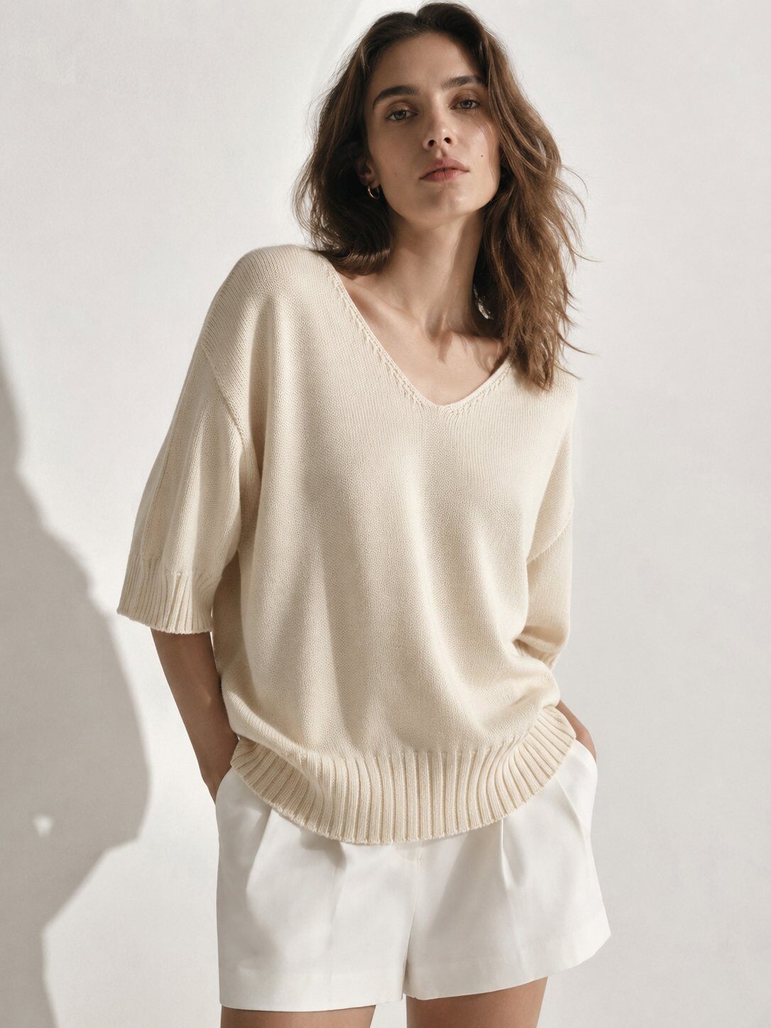 Grossiste SUNNY SELECT - Top en maille léger en coton pour femme – Pull à manches courtes coupe décontractée avec col en V pour l'été