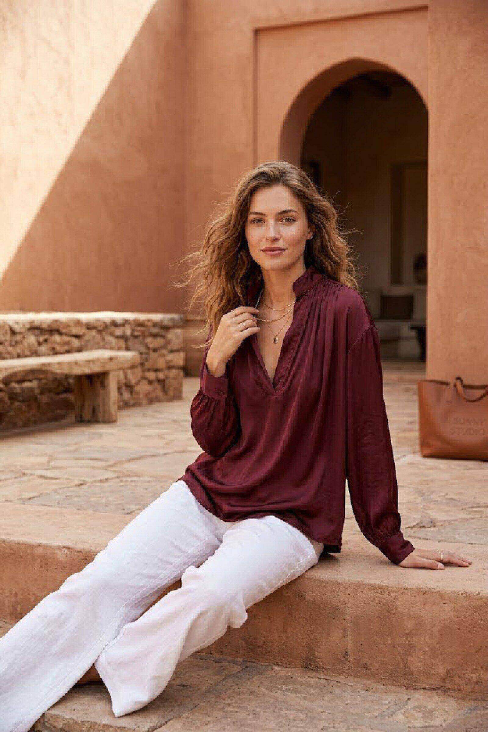 Mayorista Sunny Studio - Blusa de Satén con Cuello en V