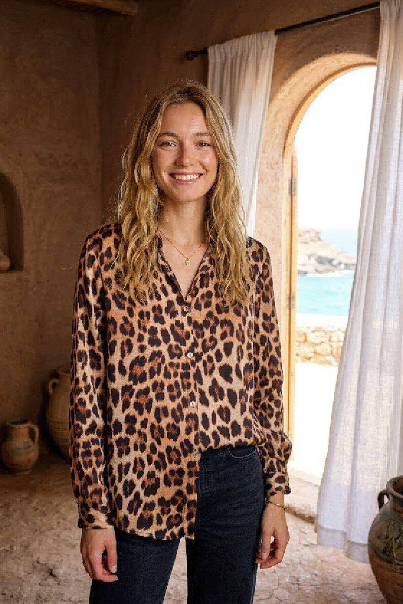Grossiste Sunny Studio - Chemise satinée imprimé léopard