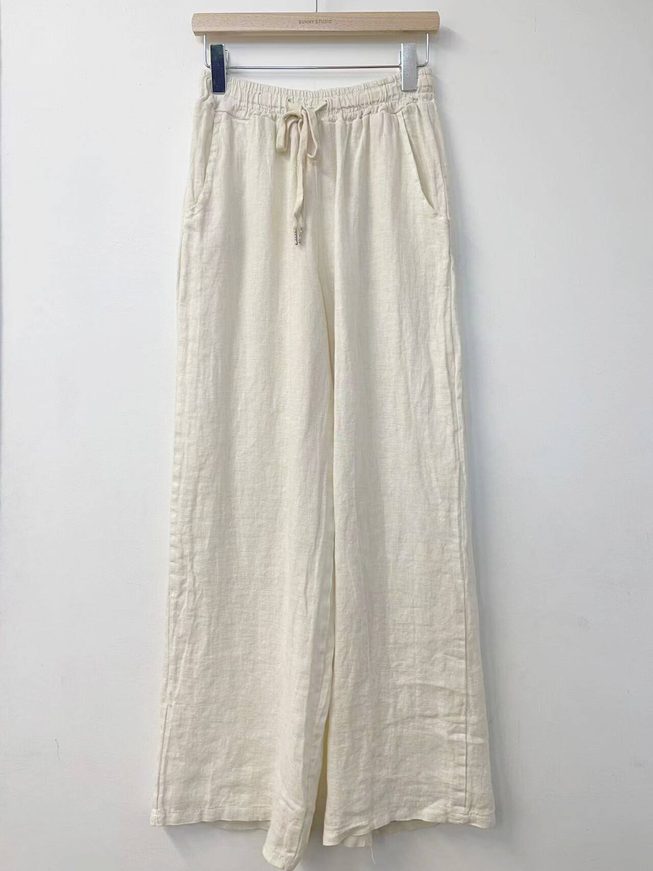 Grossista Sunny Studio - Pantaloni larghi leggeri in lino