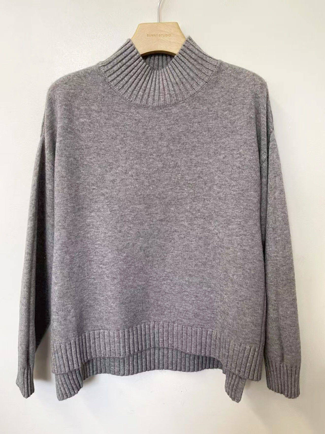 Wholesaler Sunny Studio - Ribbed knit turtleneck sweater