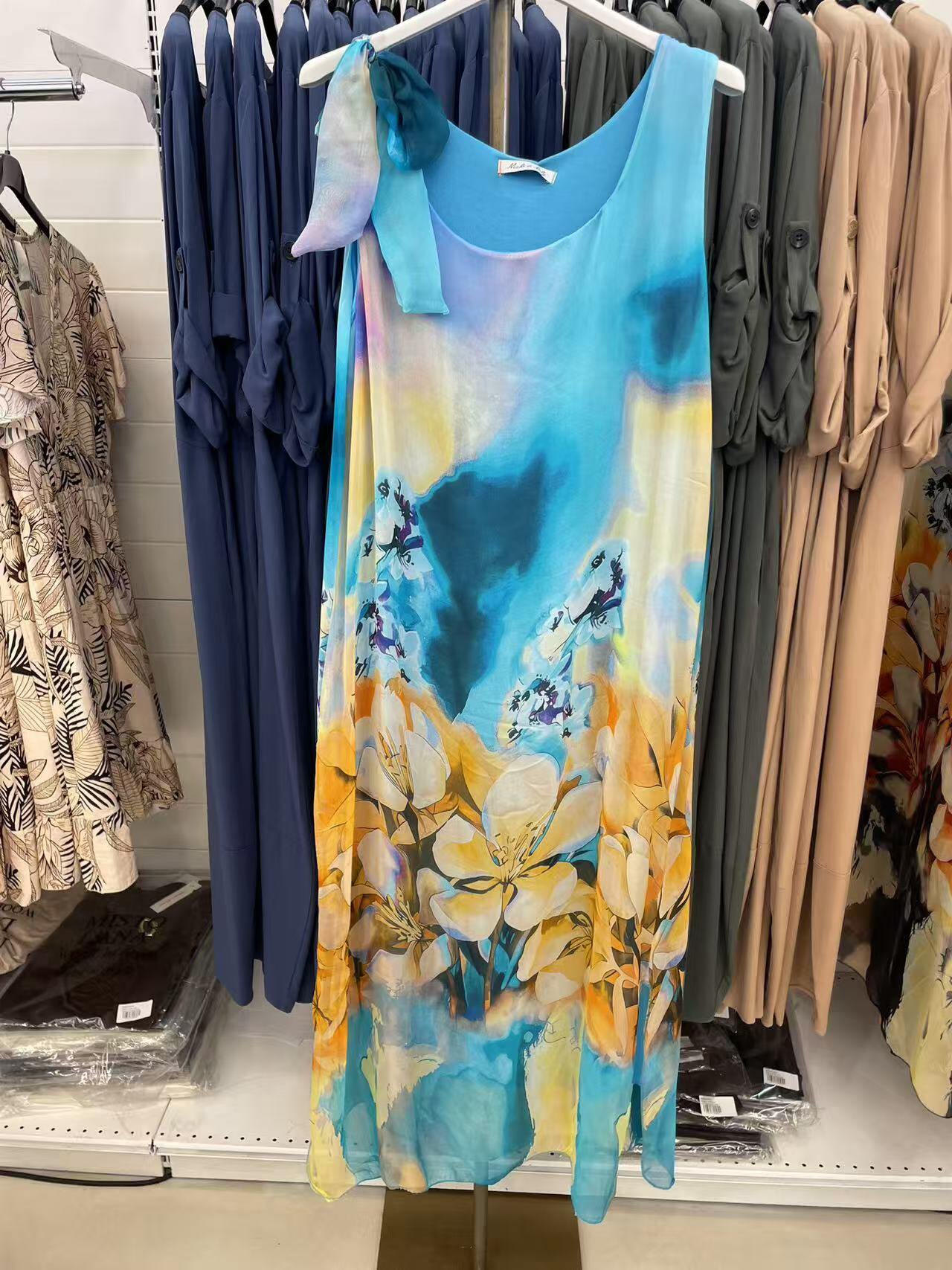 Grossiste SUNSHINE - ROBE FEMME VISCOSE ET SOIE FABRIQUÉE EN ITALIE PRINTEMPS/ÉTÉ 2026 MOTIFS FLORAUX TENDANCE