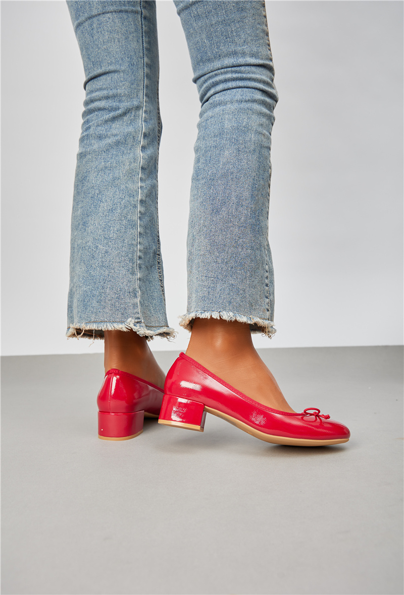 Wholesaler Super Mode | Belle Women - Patent leather ballet flats with a small heel and rounded toe
