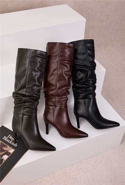 Großhändler Inia. - Stiefeletten aus Kunstleder mit Stiletto-Absatz und spitzer Zehenpartie Großhändler Inia. - Stiefeletten aus Kunstleder mit Stiletto-Absatz und spitzer Zehenpartie