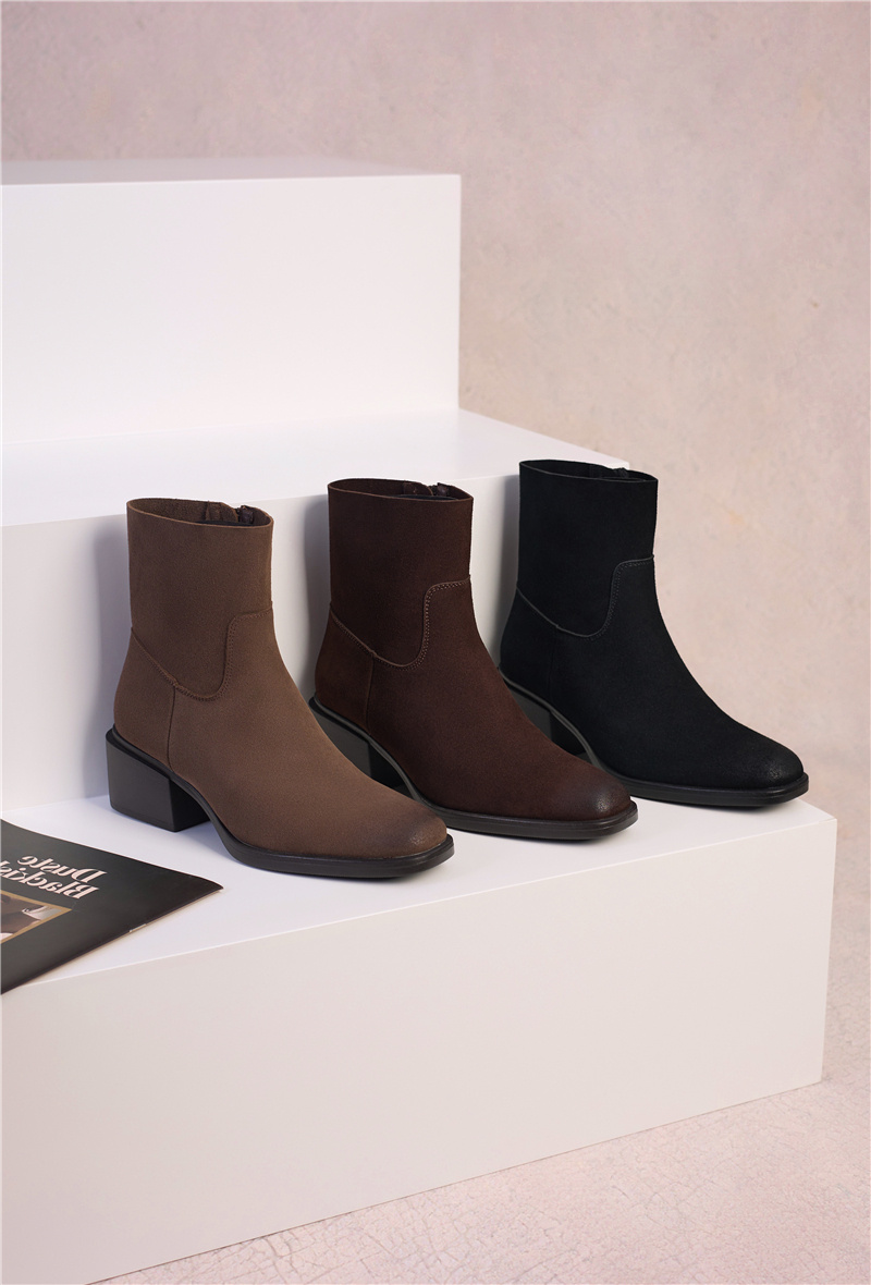 Grossiste Inia. - Bottines à talons carrée en cuir
