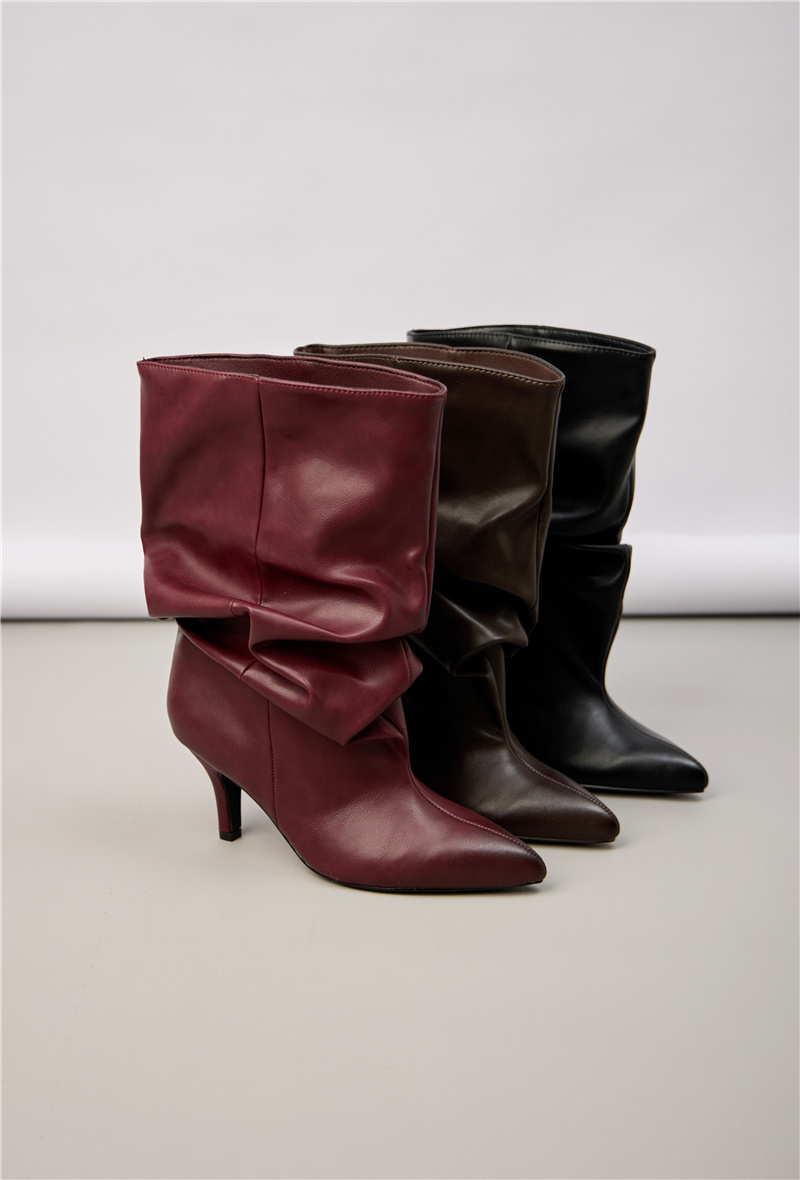 Grossista Inia. - Stivaletti slouchy in similpelle con tacchi kitten