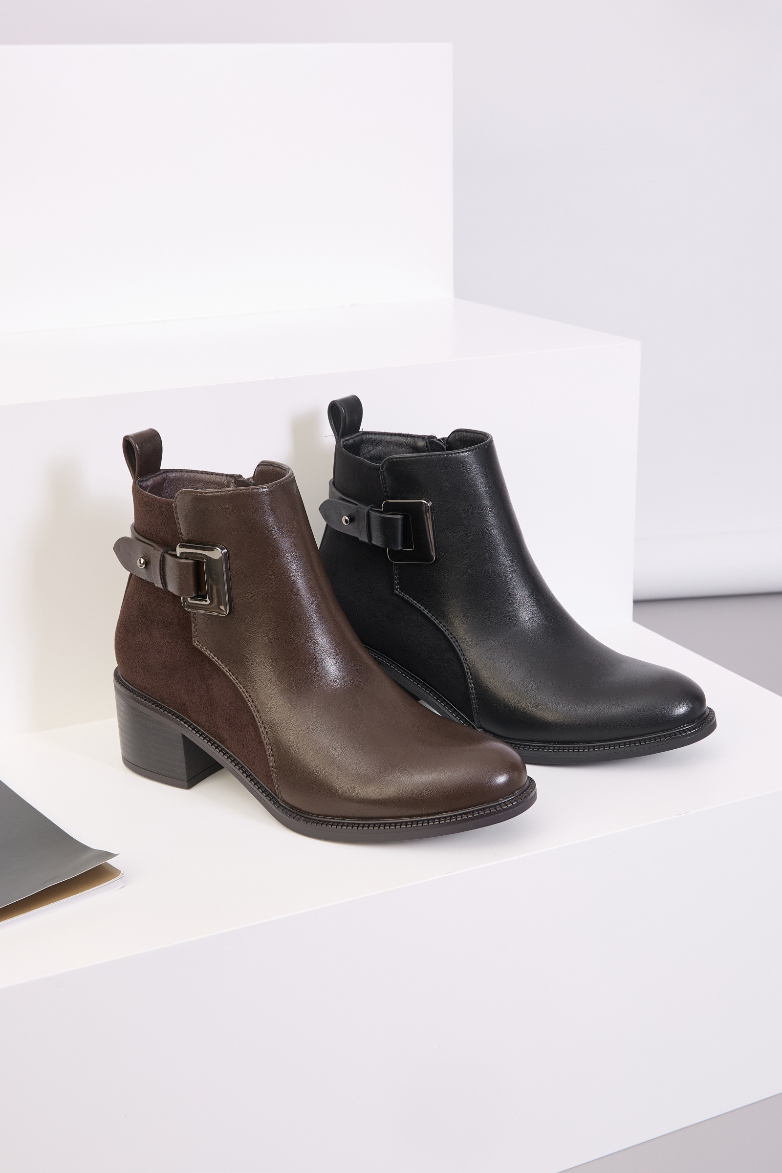 Mayorista Super Mode | Belle Women - Botines de tacón bicolor: ante y cuero sintético con hebilla